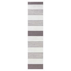 Tappeto moderno a trama piatta a righe color avorio e antracite "Cairn" di Doris Leslie Blau