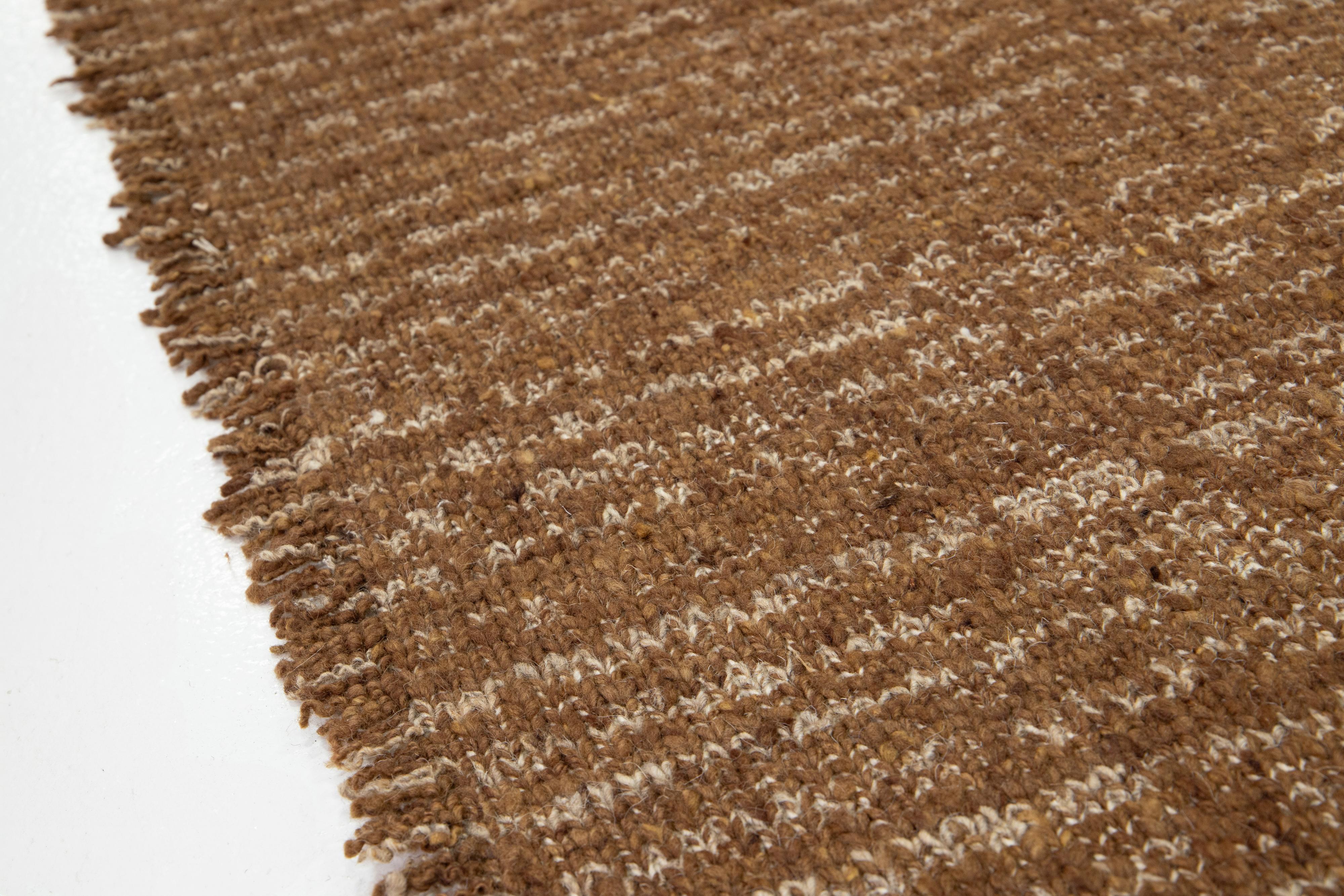 Alfombra moderna de lana Flaweave con diseño de rayas en marrón Indio en venta