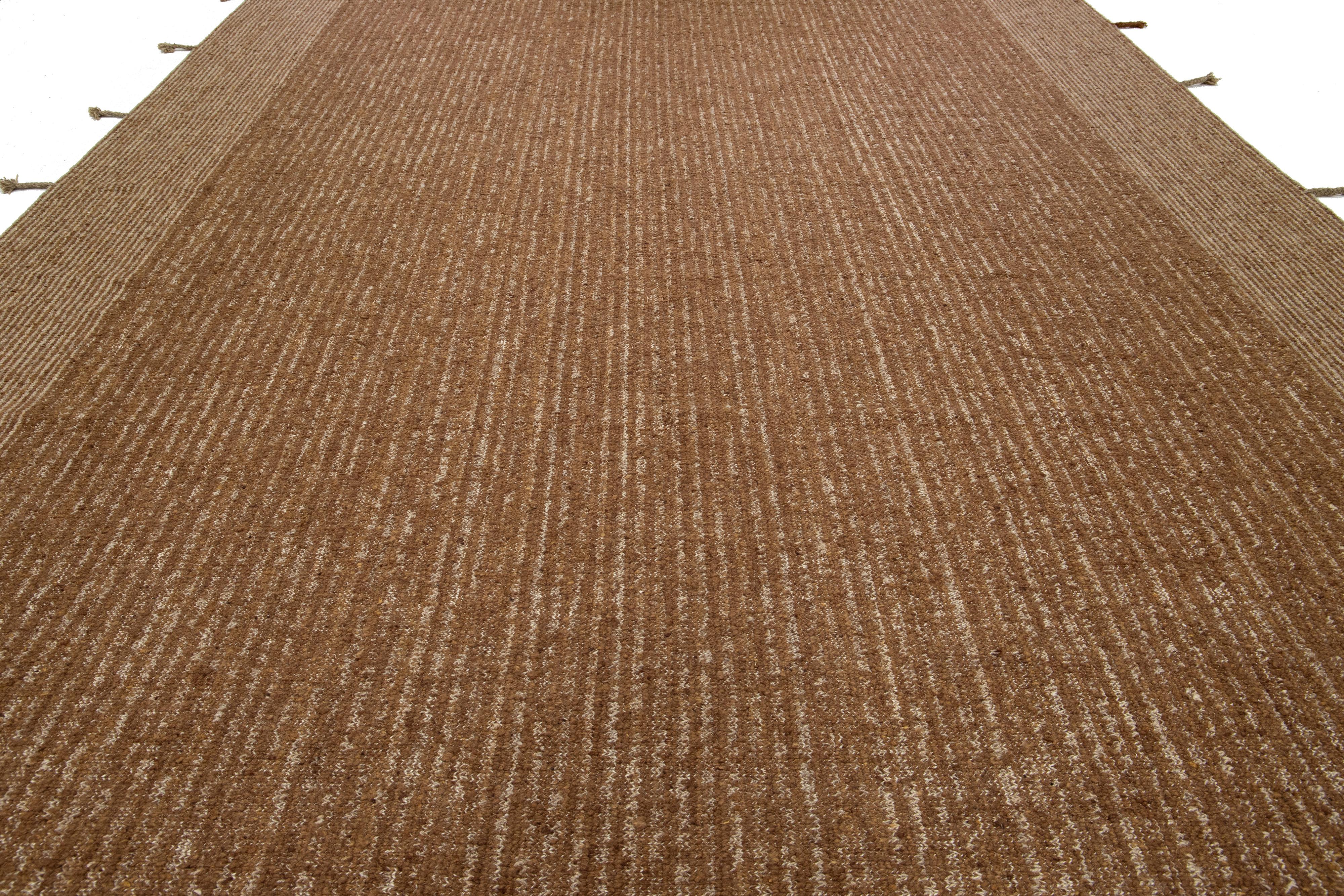 Alfombra moderna de lana Flaweave con diseño de rayas en marrón Lana en venta