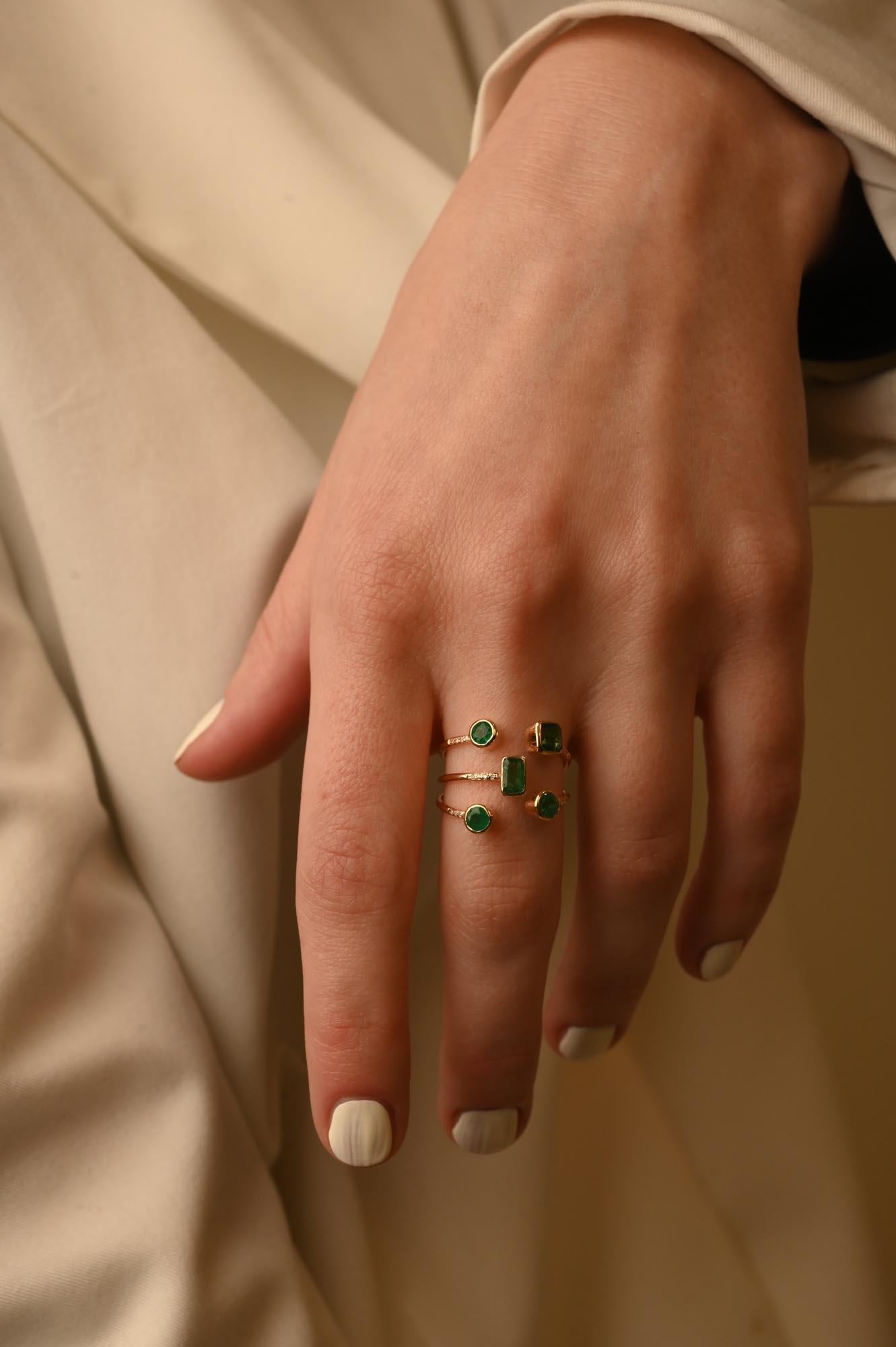 For Sale:  Modern Floating Emerald Diamond Open Shank Band Ring in 18 Karat Yellow Gold 4