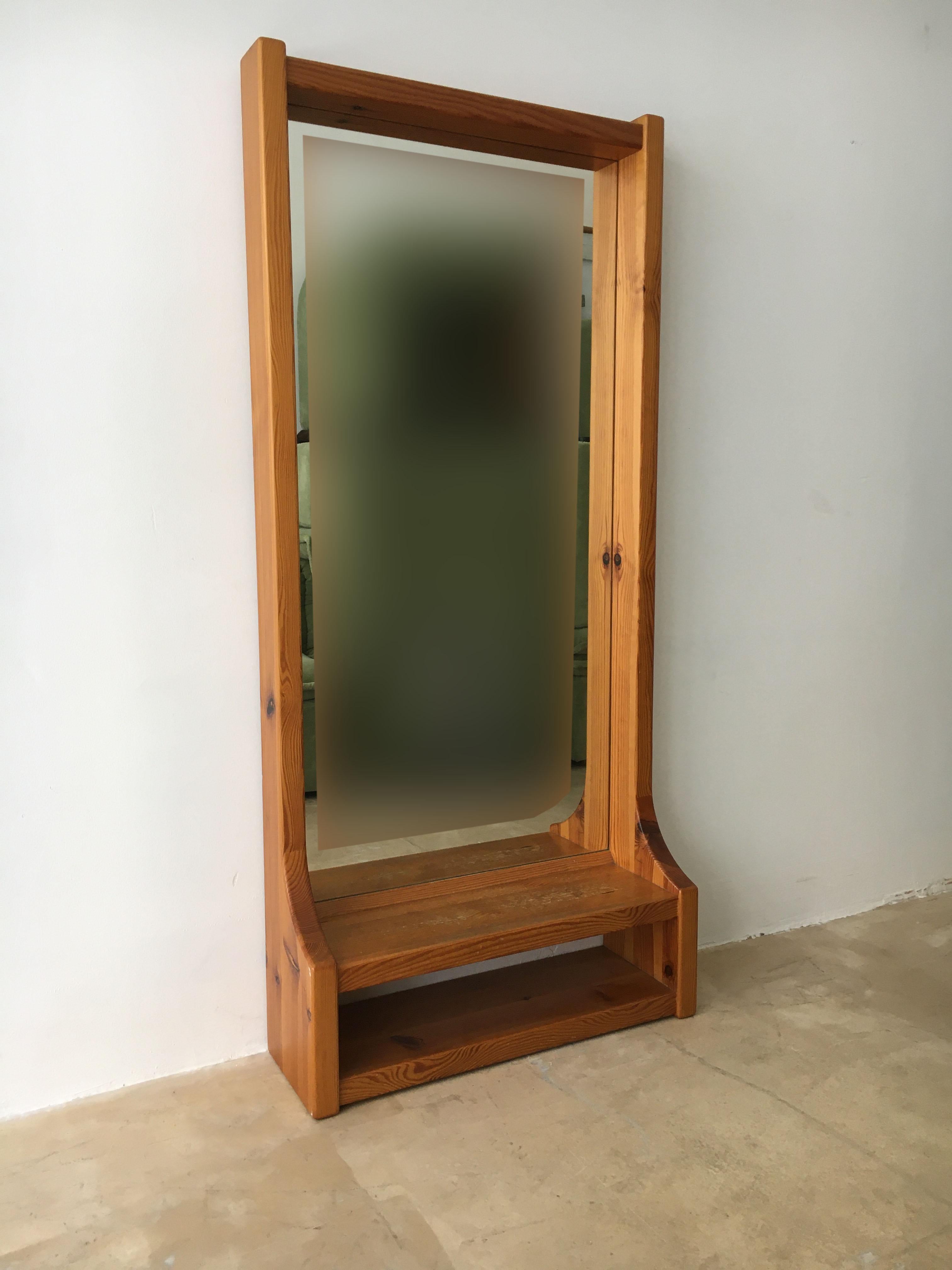 Modern floating wall mirror console by Glas Mäster in Markaryd, Sweden, 1970s. Crafted in solid pine, this floating wall mirror is as elegant as it is practical. The little shelf underneath the mirror is the perfect spot to leave keys, your phone or