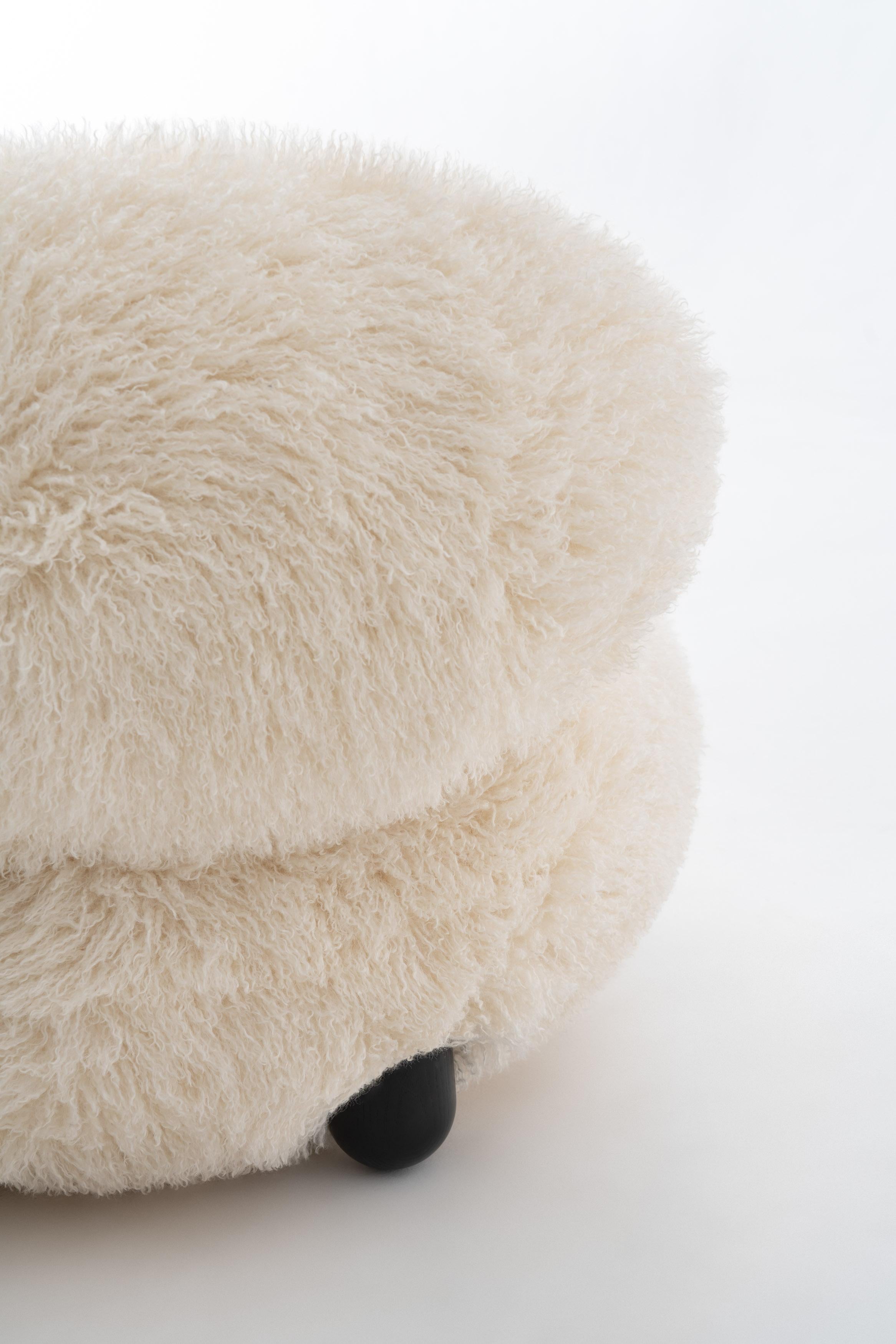 Moderner Flock Loungesessel Fluffy Edition in Azur elfenbeinfarbenem Elfenbein-Kunstpelz von NOOM im Angebot 3