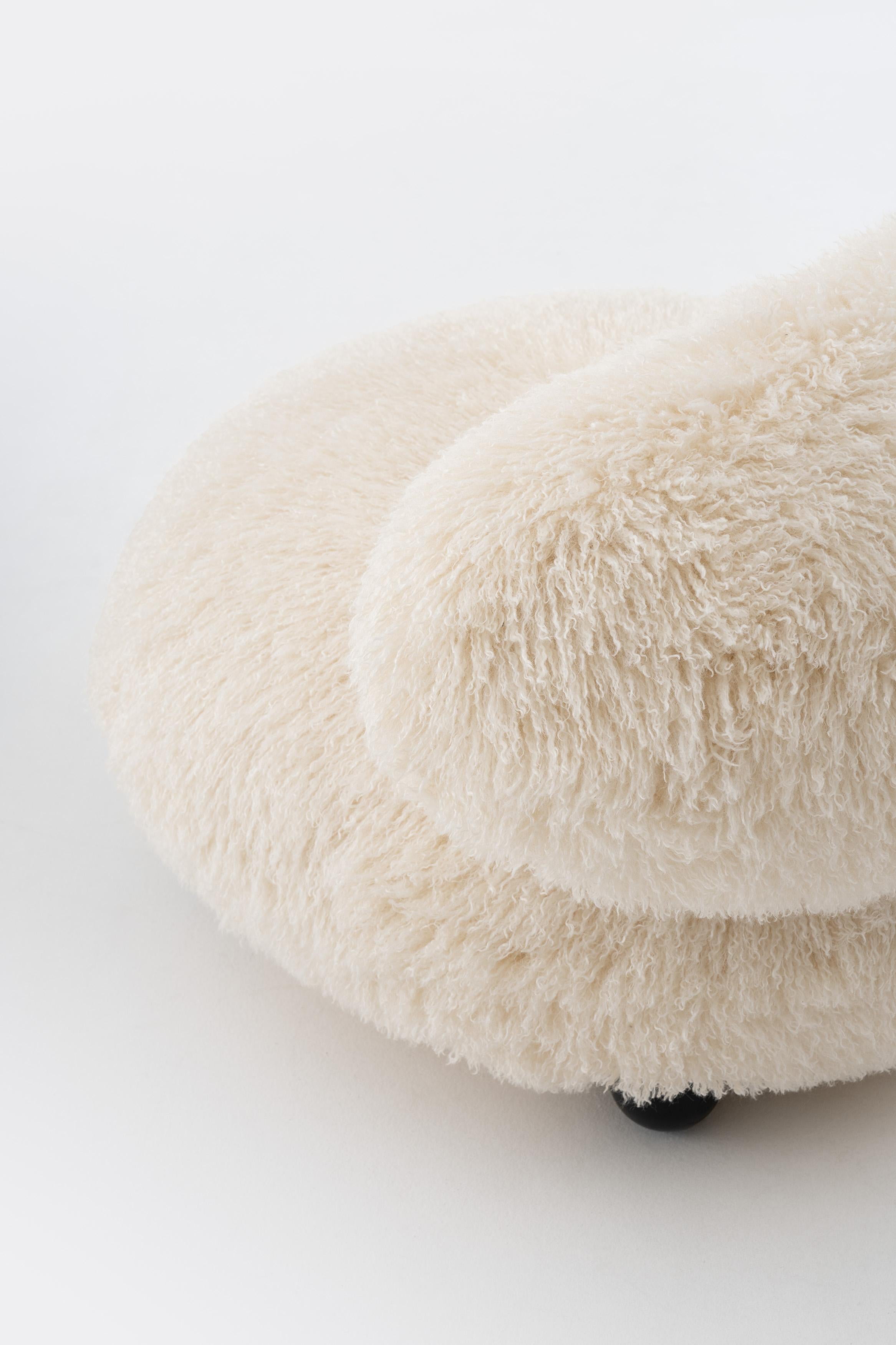 Moderner Flock Loungesessel Fluffy Edition in Azur elfenbeinfarbenem Elfenbein-Kunstpelz von NOOM im Angebot 5