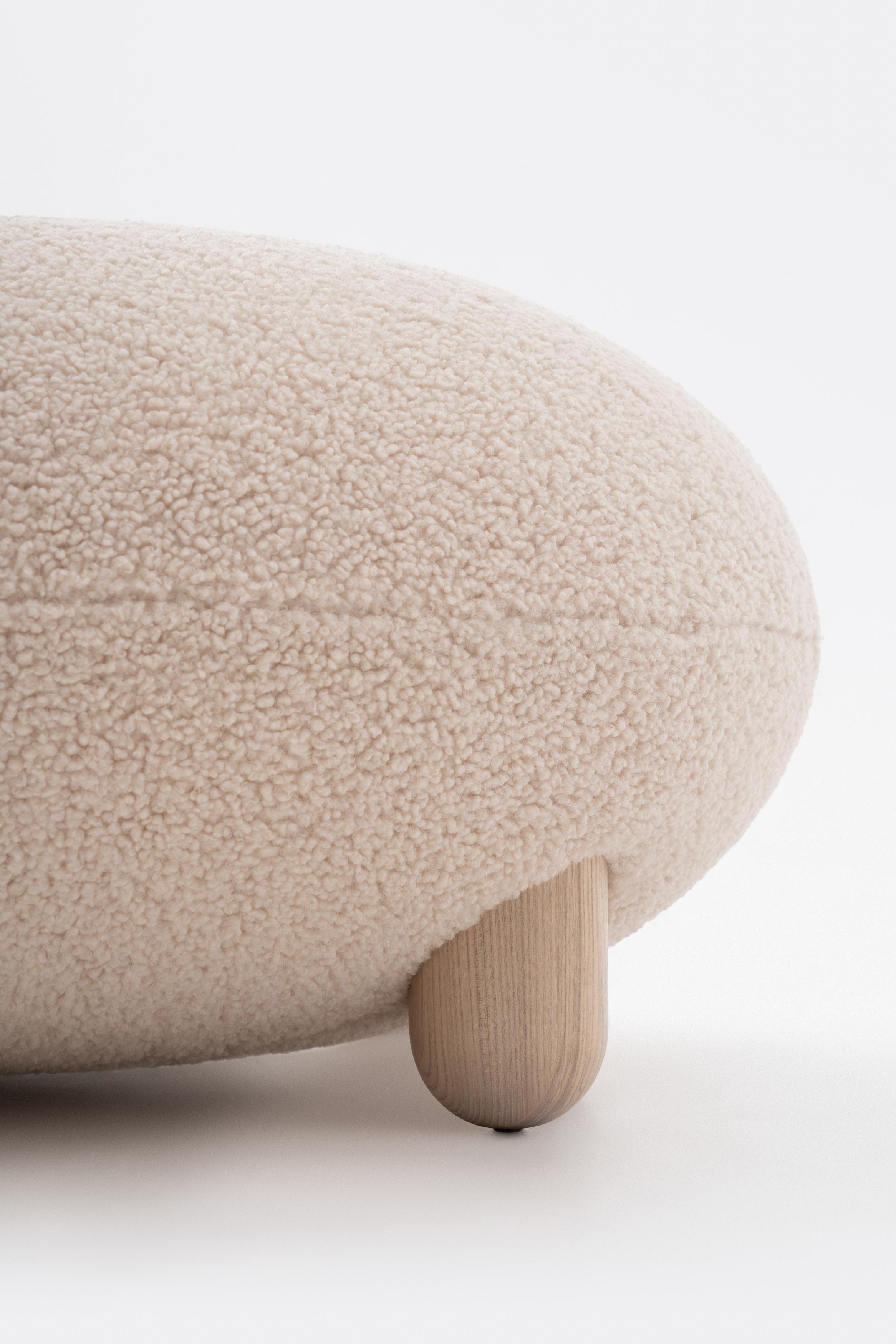 Moderner Flock Loungesessel Fluffy edition aus Schafsfell von NOOM im Angebot 2