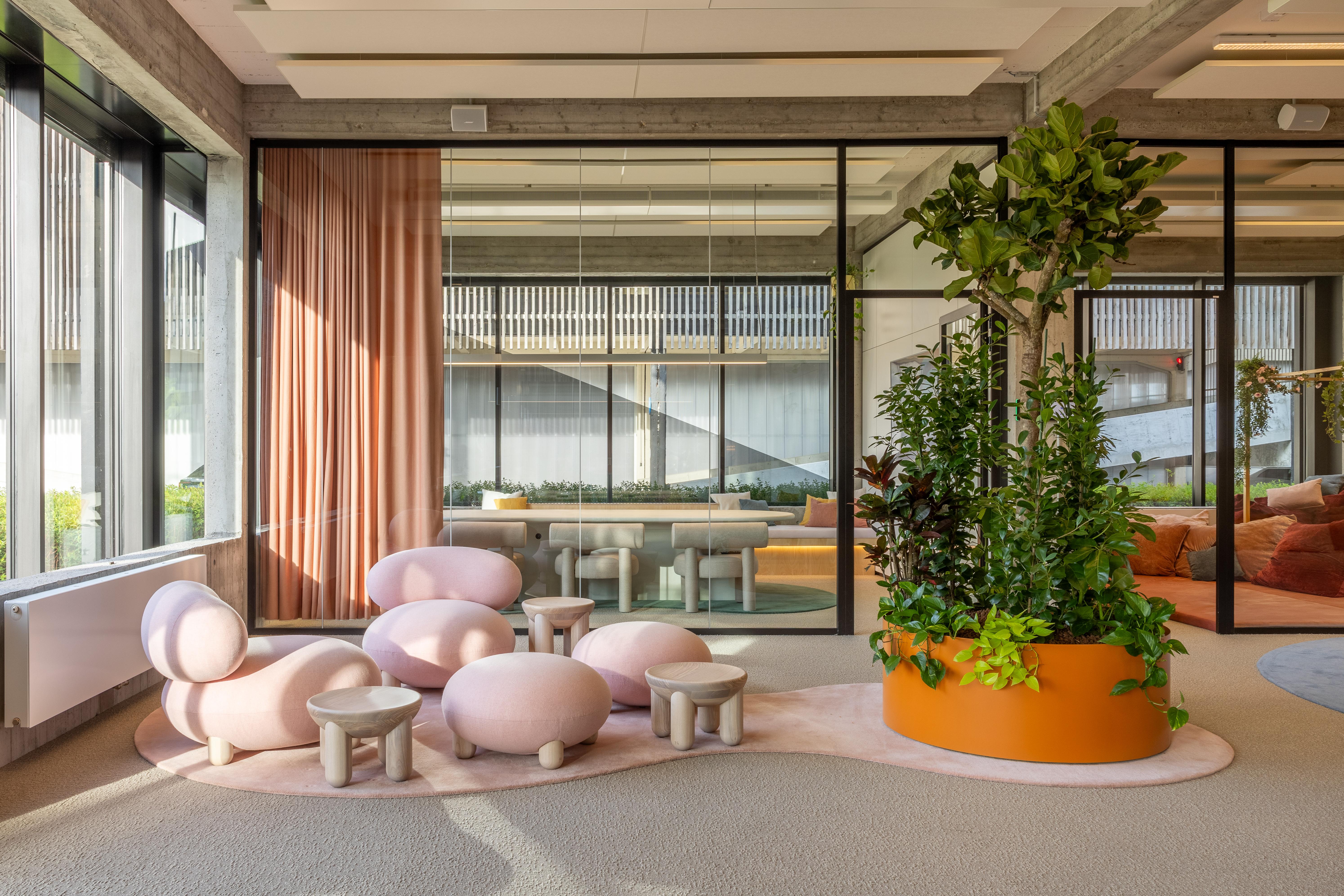 Sillón moderno Flock en terciopelo rosa suave de Kvadrat by NOOM en venta 5