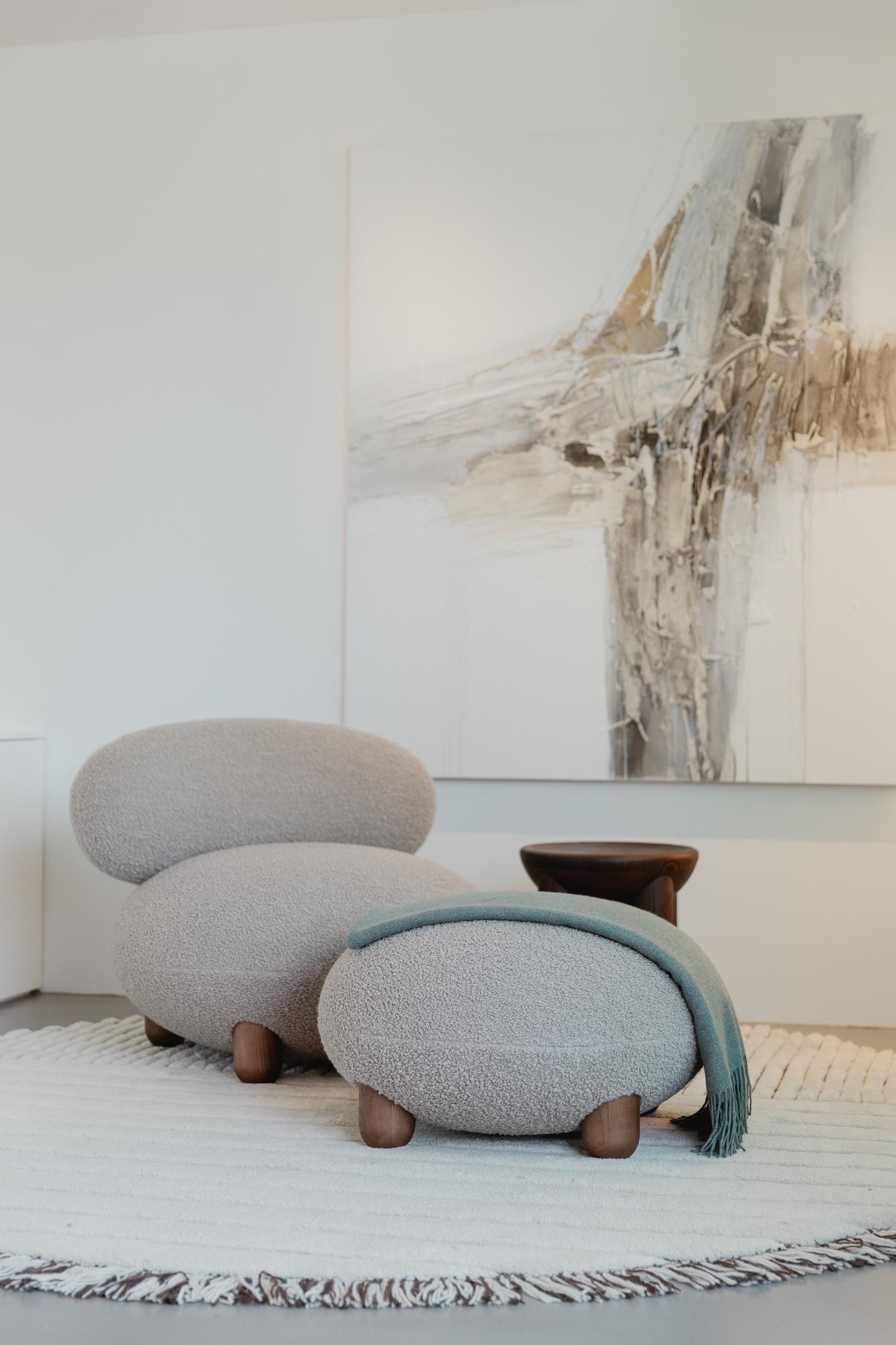 Moderner Flock Loungesessel mit Flock Ottoman aus verschiedenen Stoffen von Noom im Angebot 3