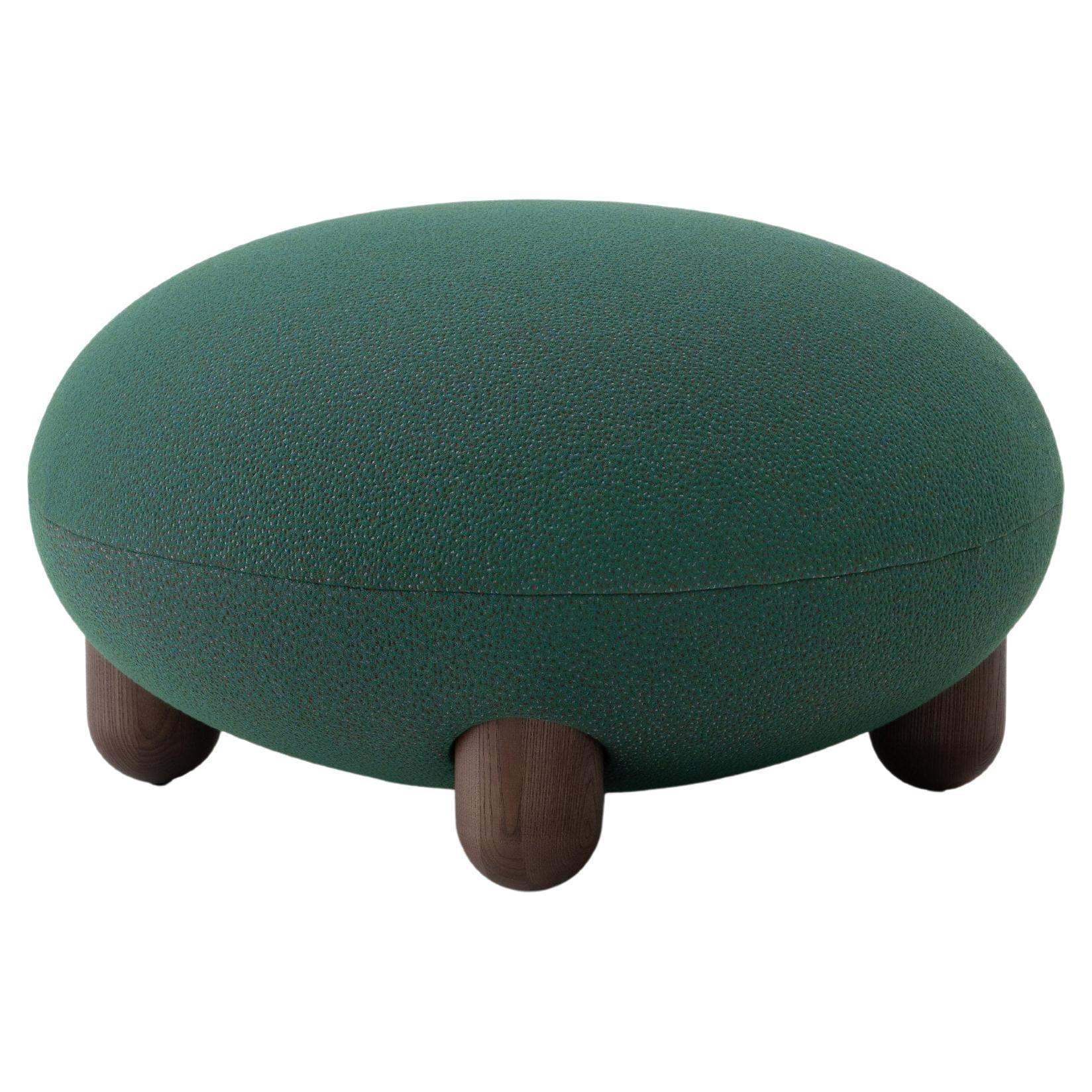 Pouf moderno Greene & Greene in tessuto verde Kvadrat Sprinkles di NOOM