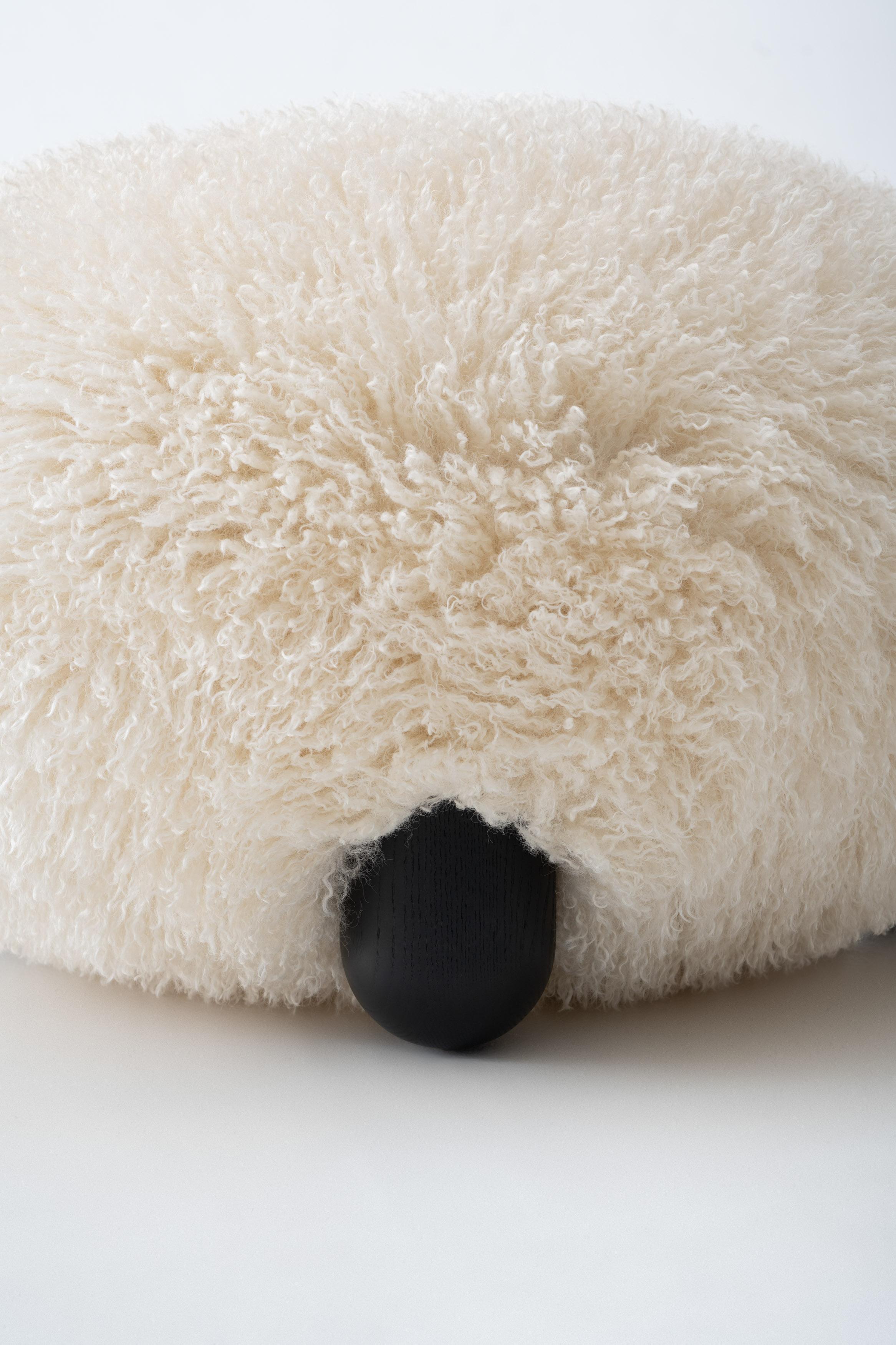 Pouf Modern Flock Fluffy Edition in ecopelliccia Premium Azur avorio di NOOM in vendita 1