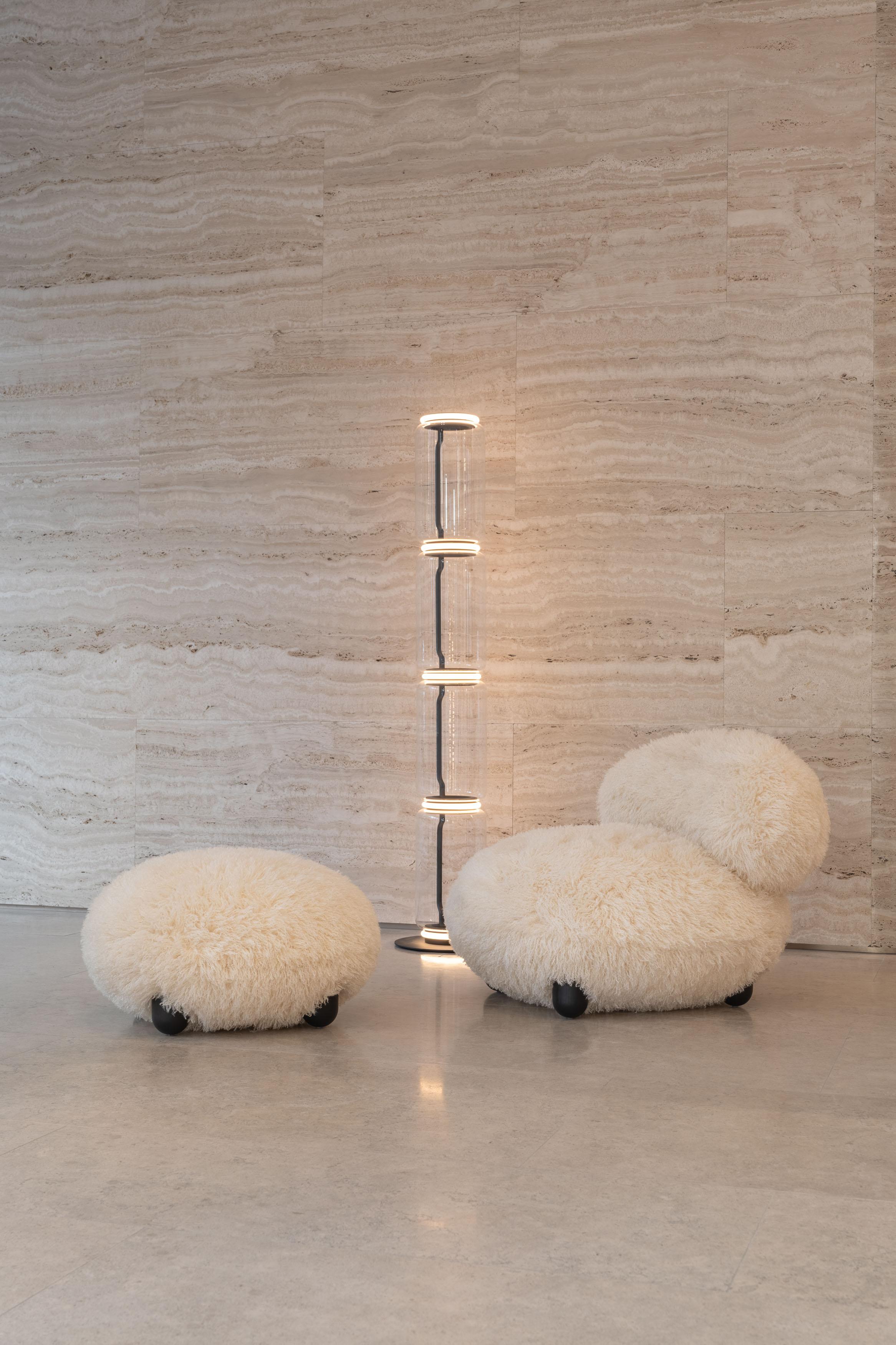 Pouf Modern Flock Fluffy Edition in ecopelliccia Premium Azur avorio di NOOM in vendita 3