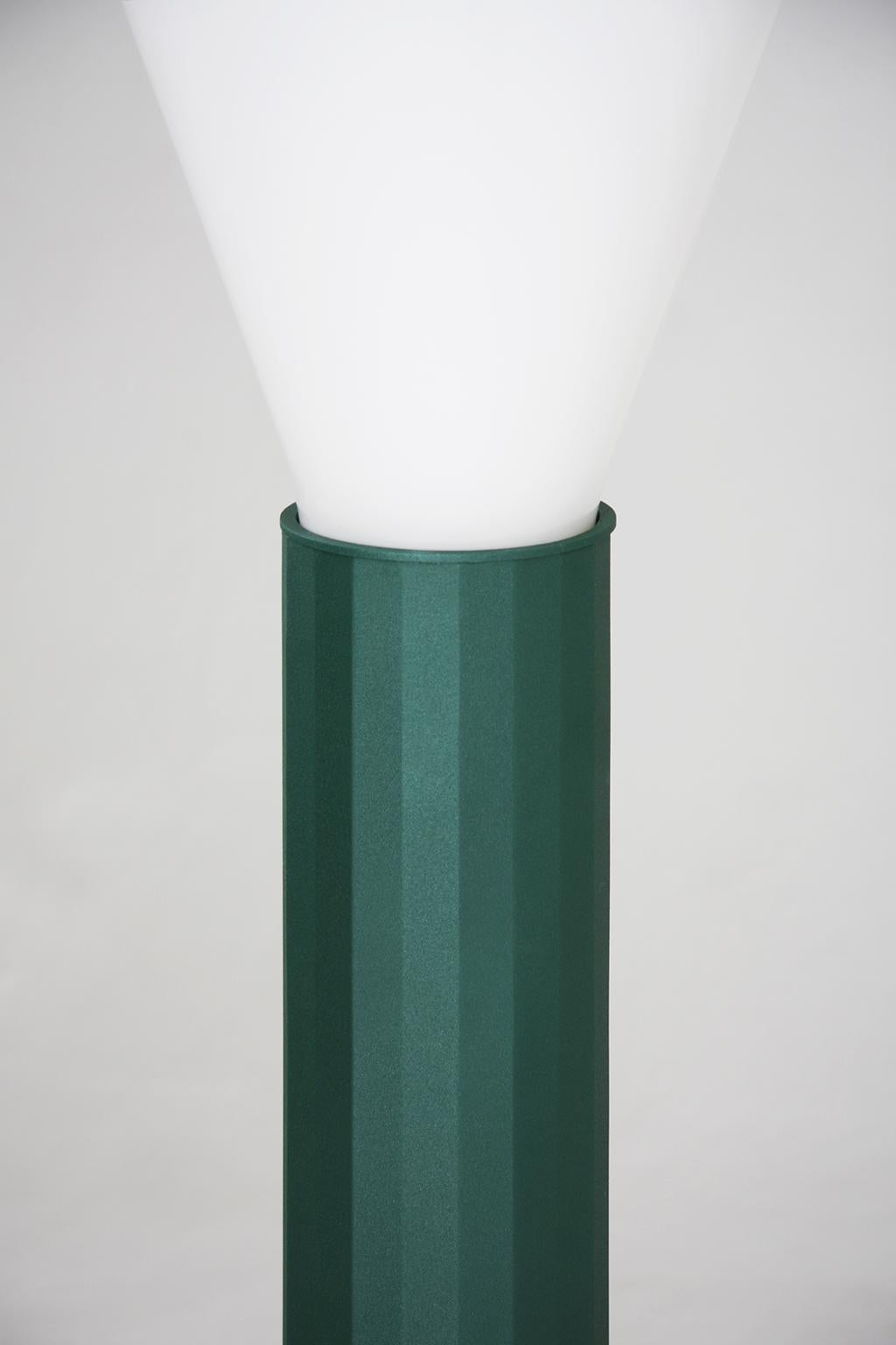 Européen Lampadaire moderne de la « Collection Normative » en vente