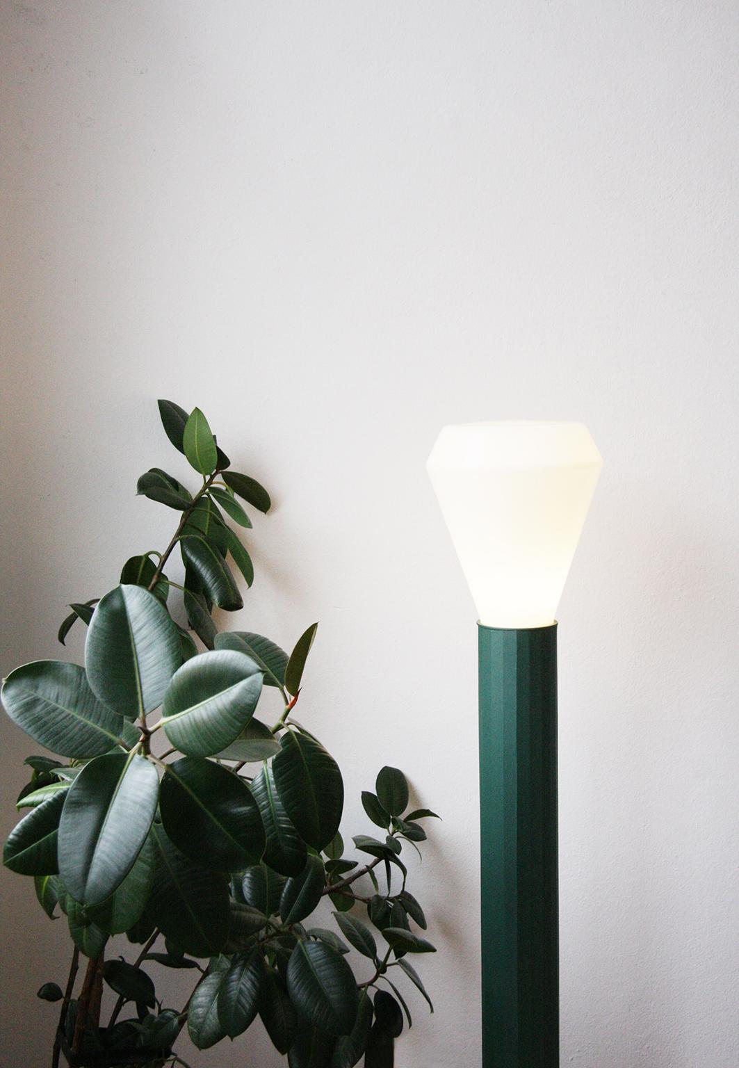 Fait main Lampadaire moderne de la « Collection Normative » en vente
