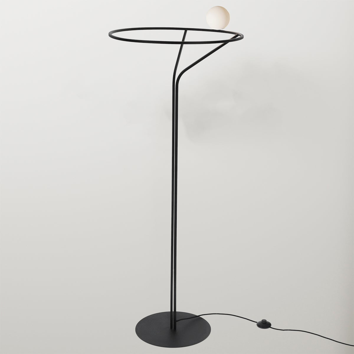 Lampadaire moderne, table de restaurant, minimalisme, artiste verre opaque blanc en vente