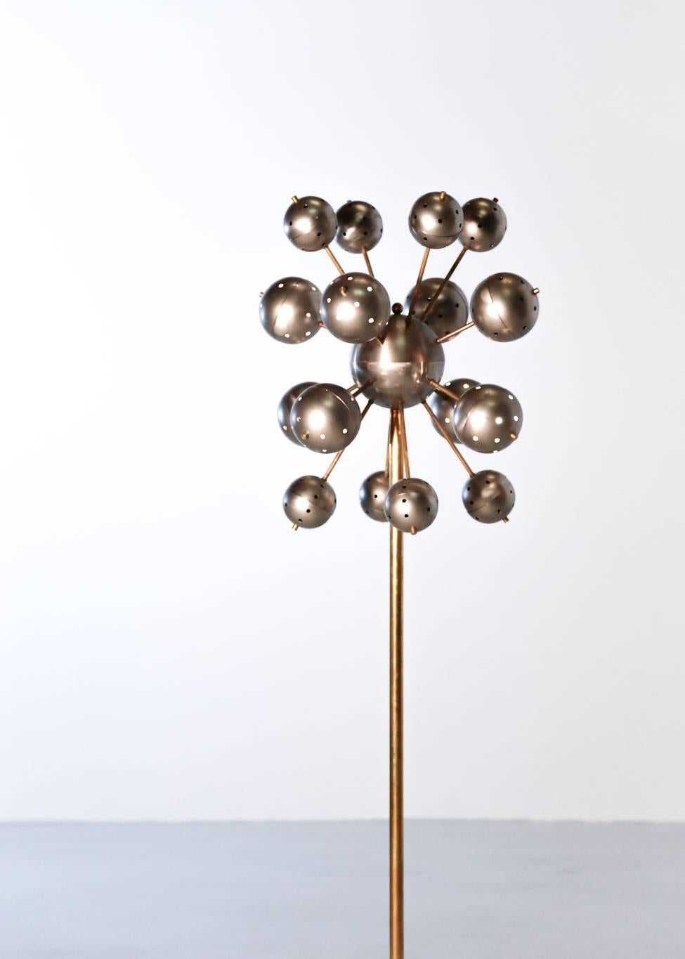 Floor lamp Sputnik.
Made of brass and metal with a marble base
Italian manufacturing.