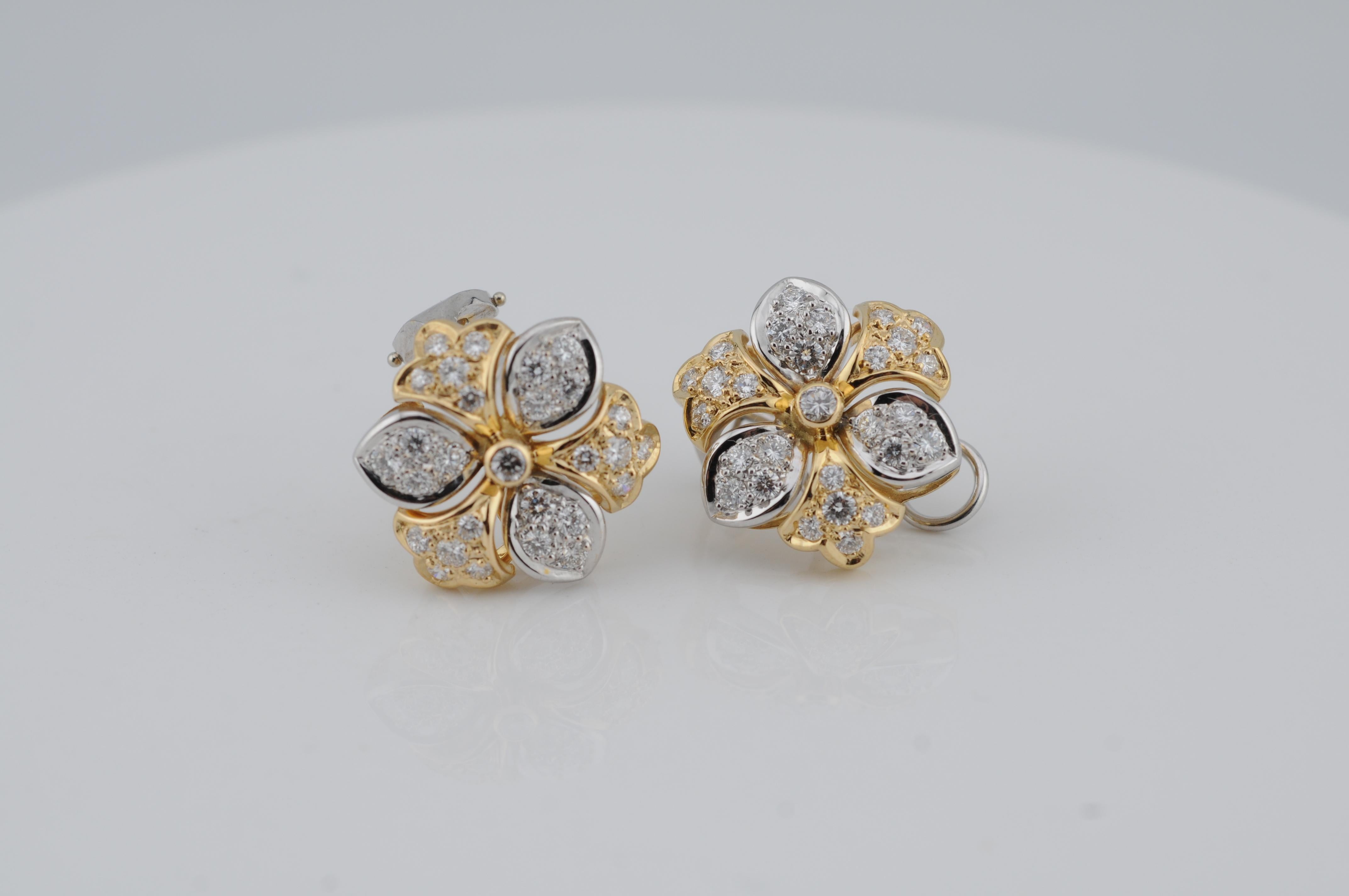 Fermagli per orecchie con diamanti in oro 18 carati con motivo floreale moderno in vendita 4