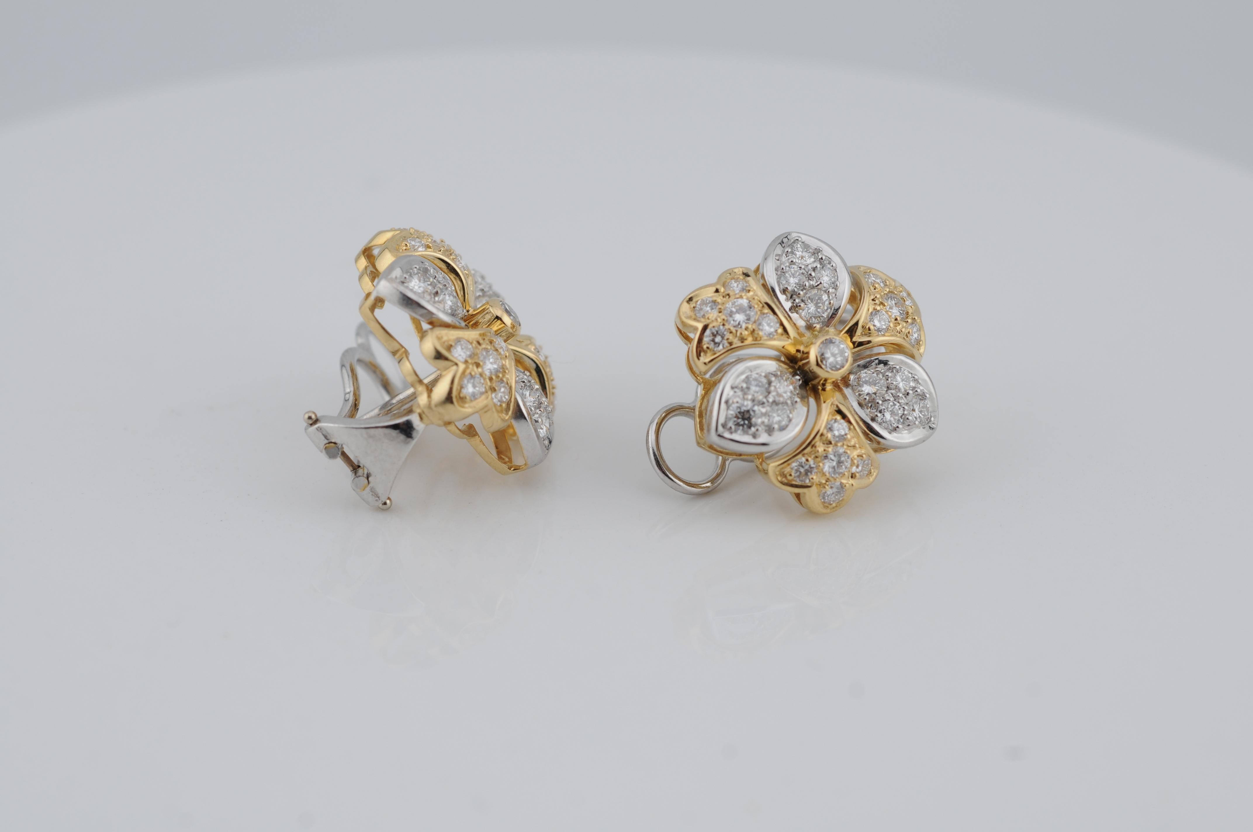Fermagli per orecchie con diamanti in oro 18 carati con motivo floreale moderno in vendita 5