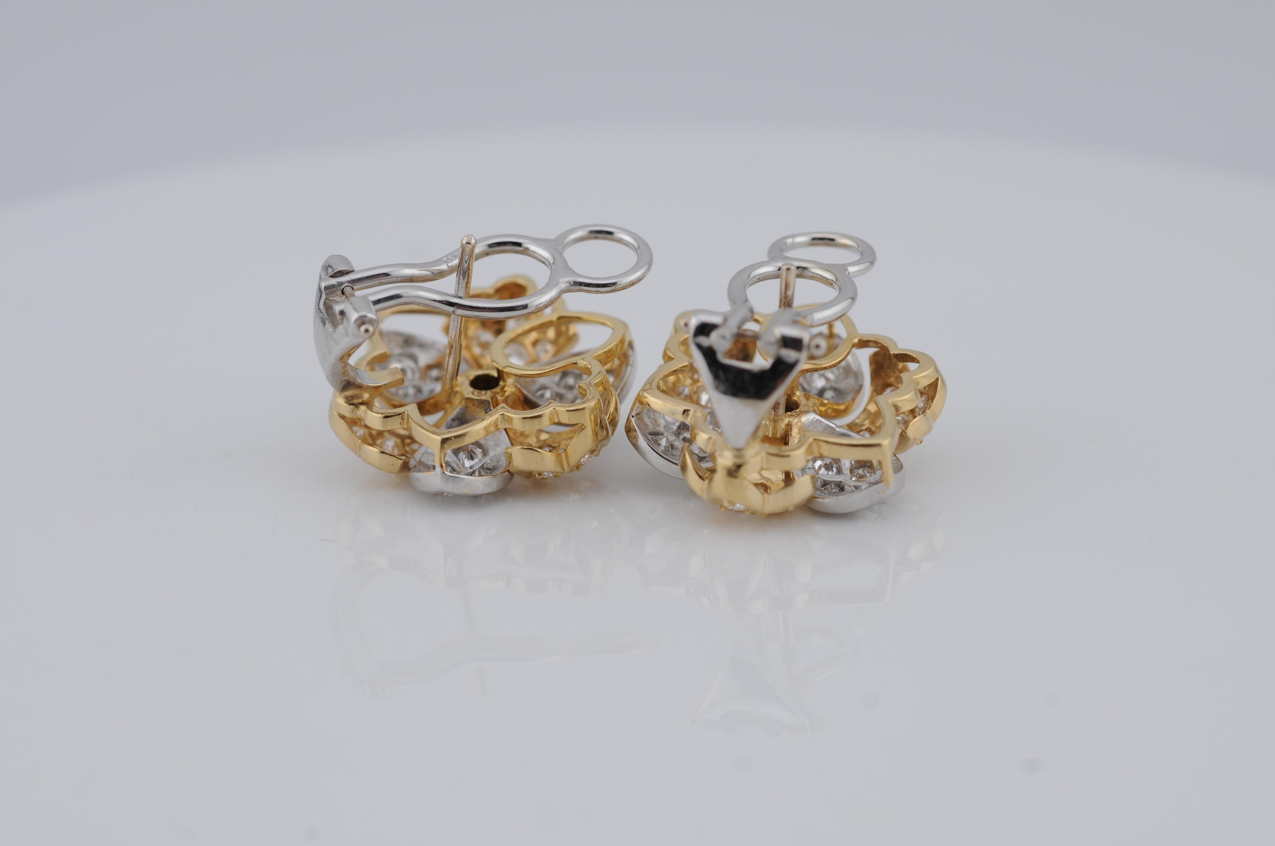 Fermagli per orecchie con diamanti in oro 18 carati con motivo floreale moderno in vendita 7