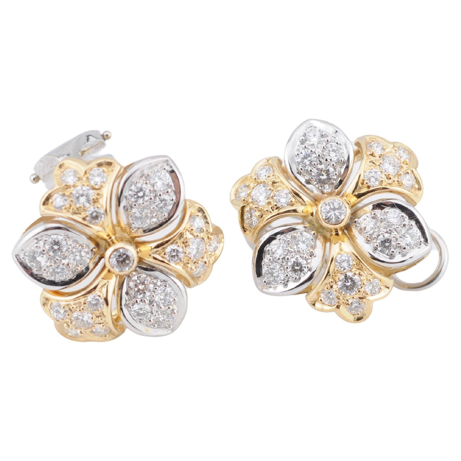 Fermagli per orecchie con diamanti in oro 18 carati con motivo floreale moderno