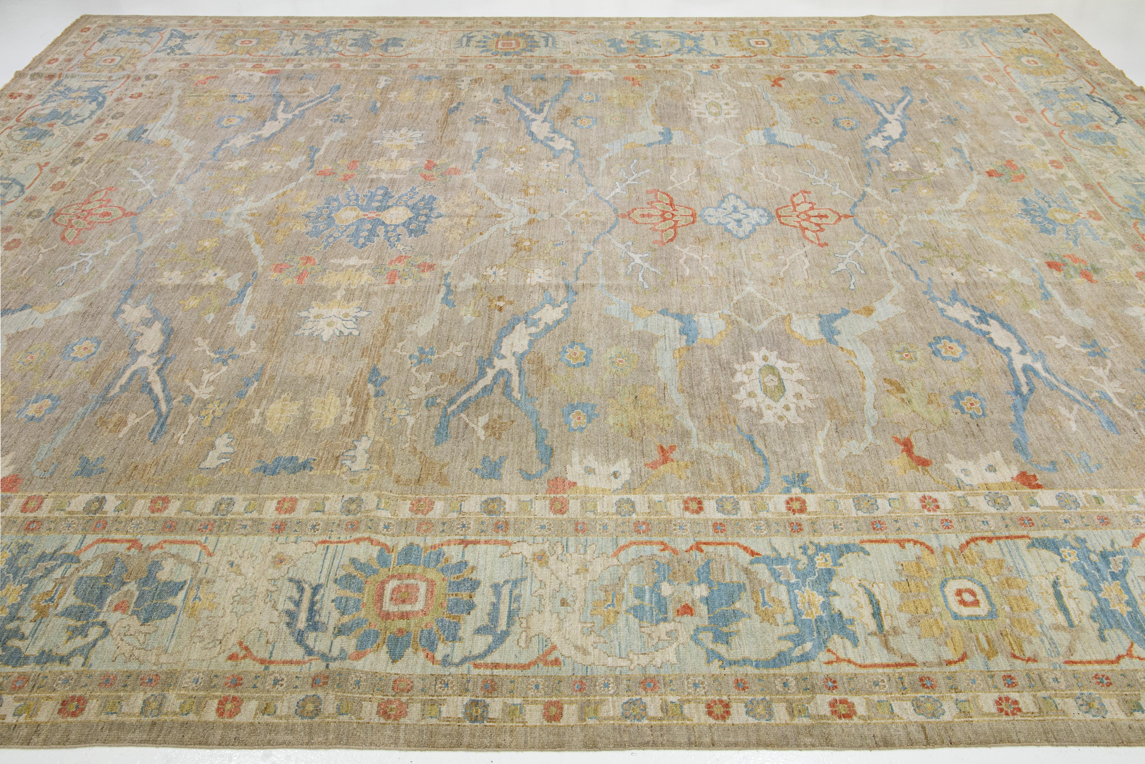 Moderner geblümter übergroßer Sultanabad-Wollteppich in Beige im Zustand „Neu“ im Angebot in Norwalk, CT