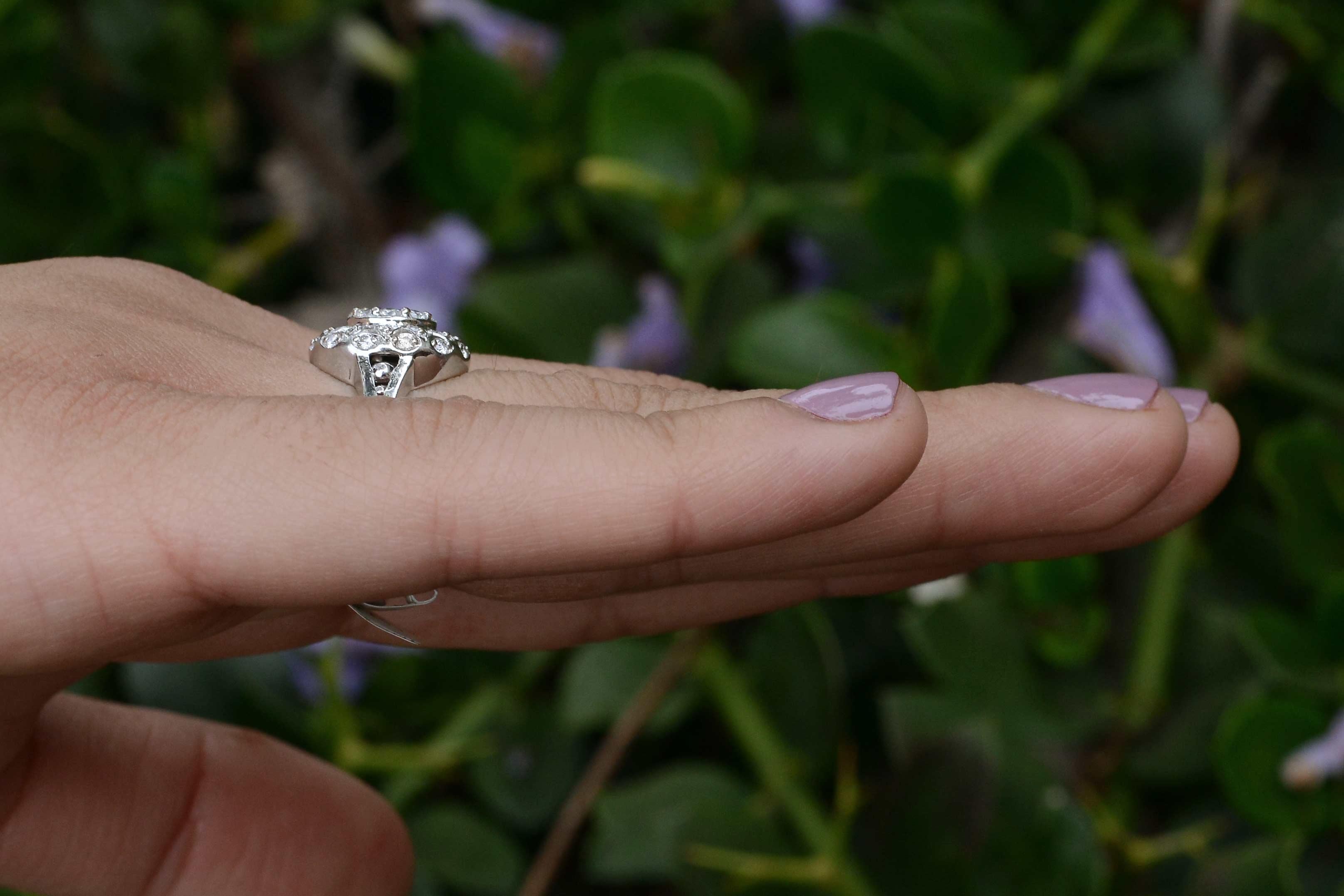 Modern Round Brilliant Diamond Cluster Halo White Gold Floral Engagement Ring In Good Condition In Santa Barbara, CA