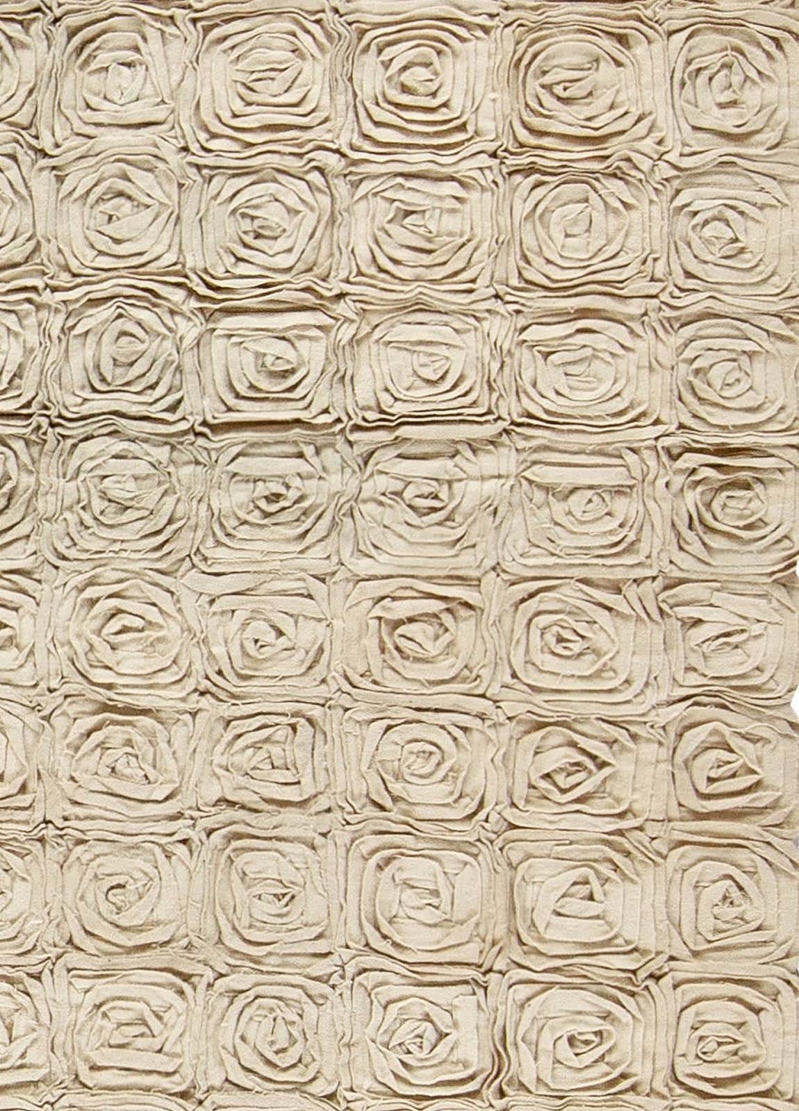 Modern floral handcrafted carpet by Doris Leslie Blau.
Size: 9'4