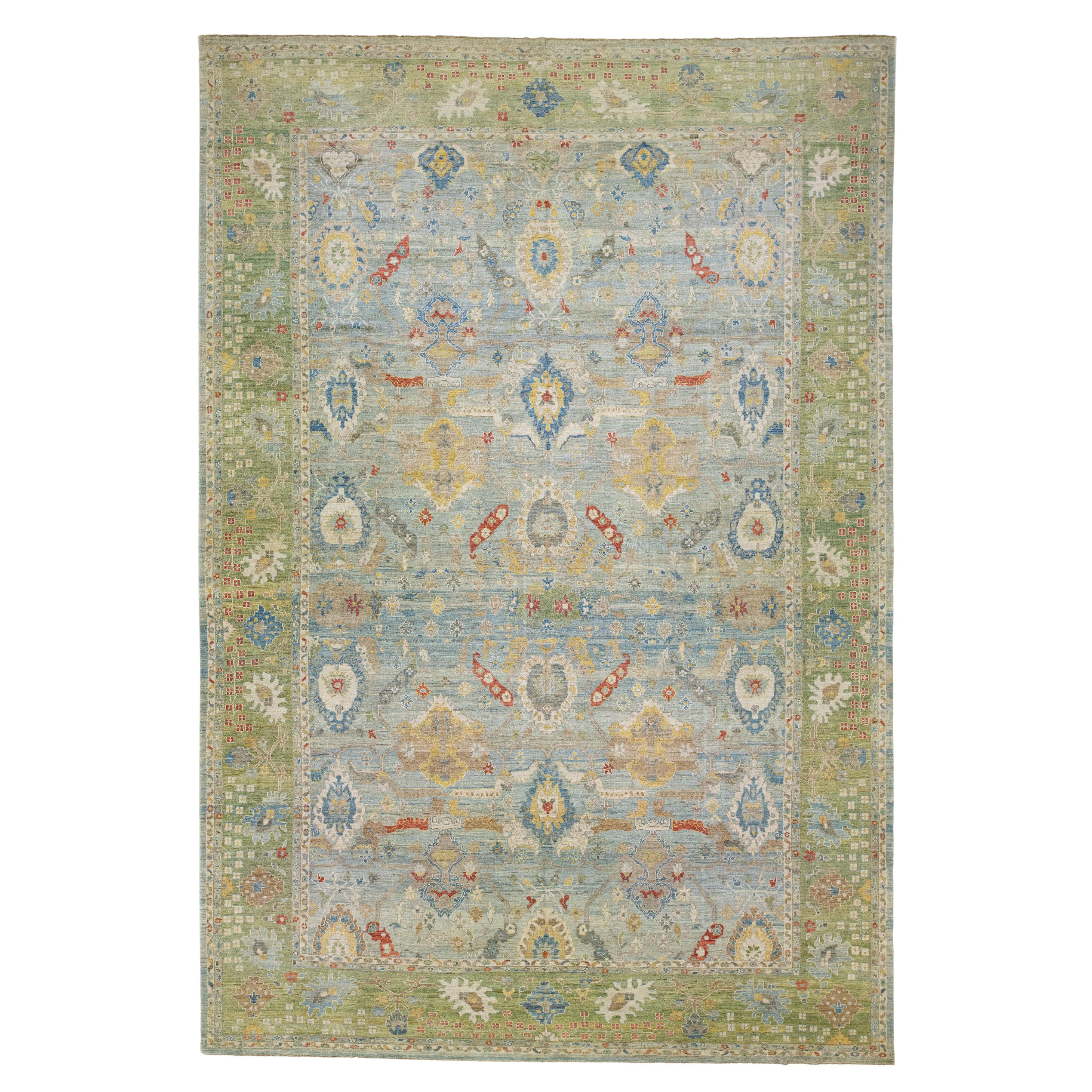 Tapis moderne en laine Sultanabad bleu clair à motifs floraux  en vente