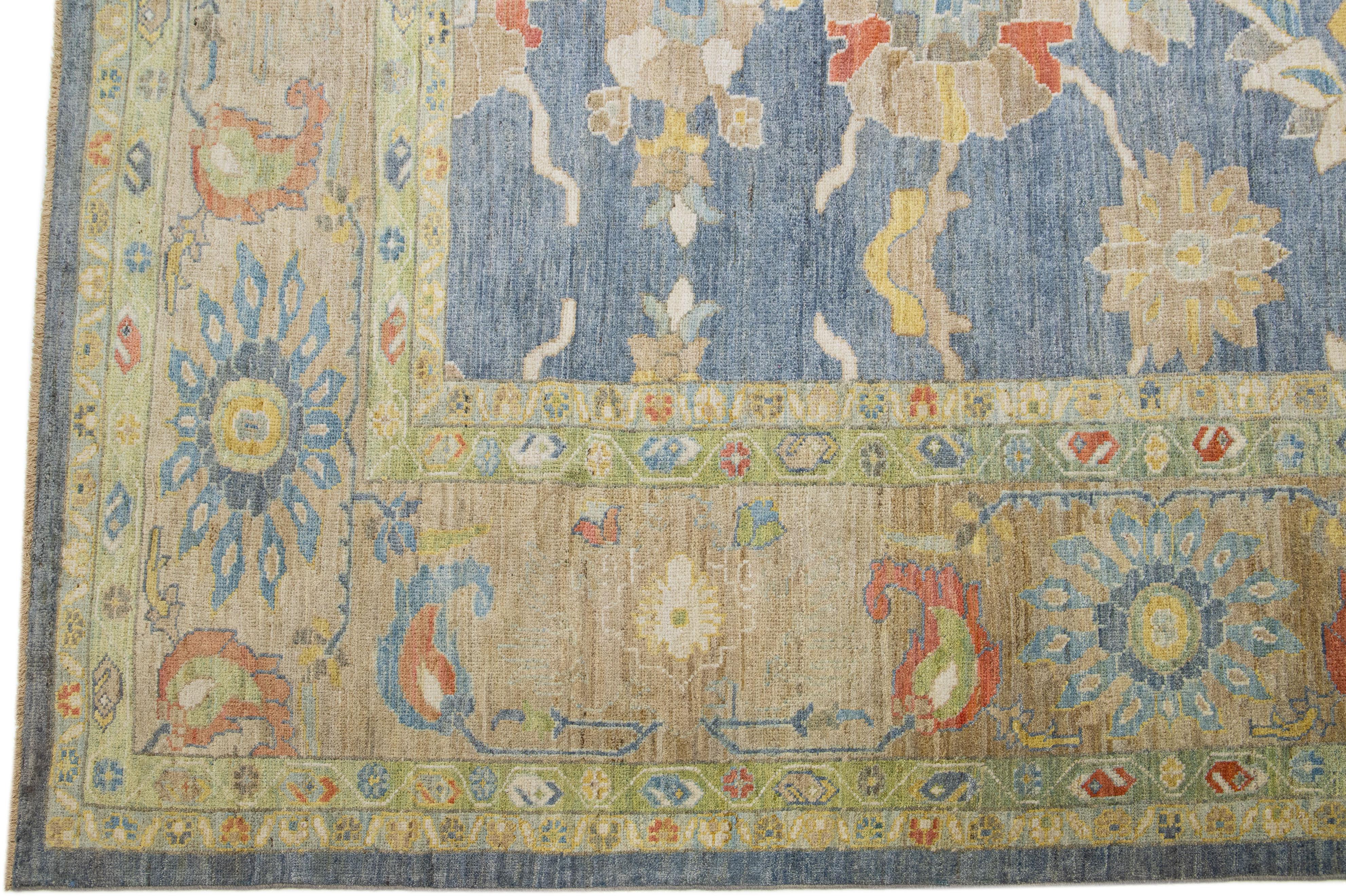 Moderner übergroßer marineblauer Sultanabad-Wollteppich mit Blumenmuster (Handgeknüpft) im Angebot