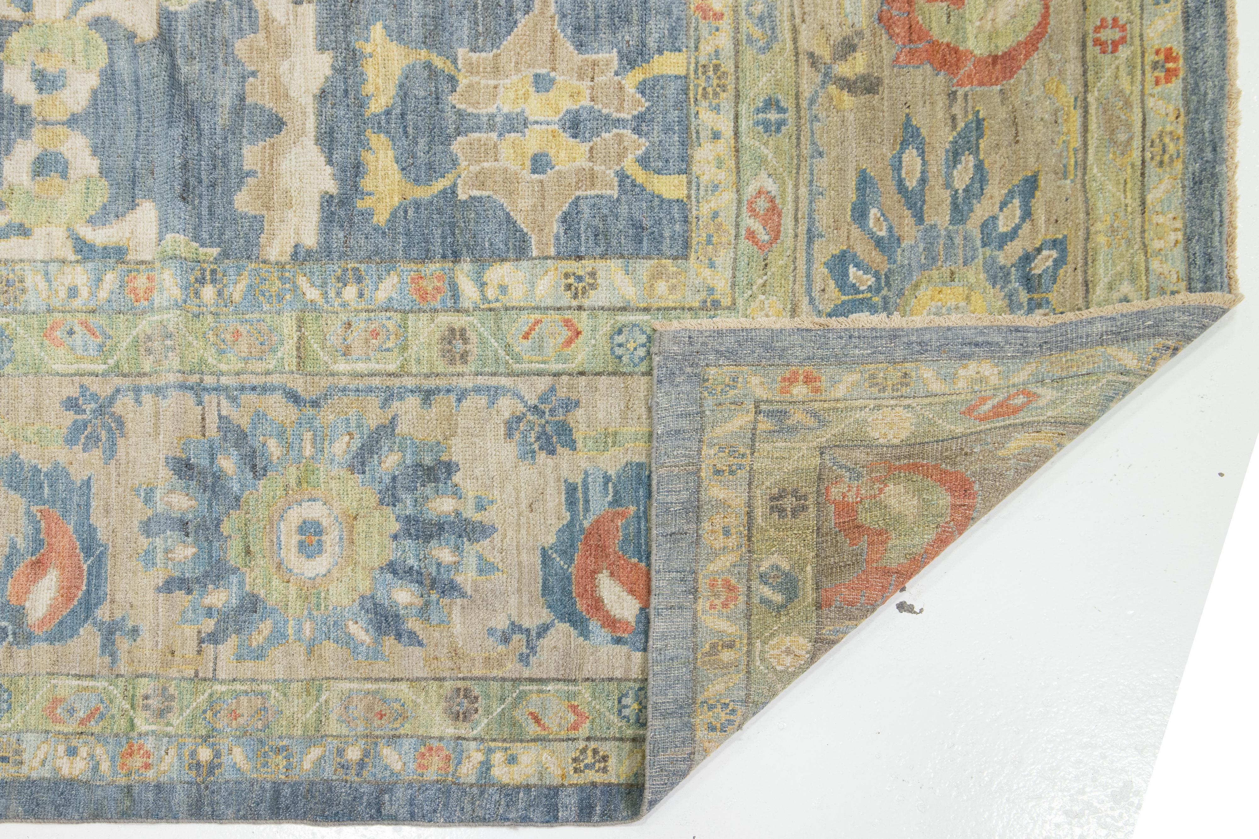 Moderner übergroßer marineblauer Sultanabad-Wollteppich mit Blumenmuster im Zustand „Neu“ im Angebot in Norwalk, CT