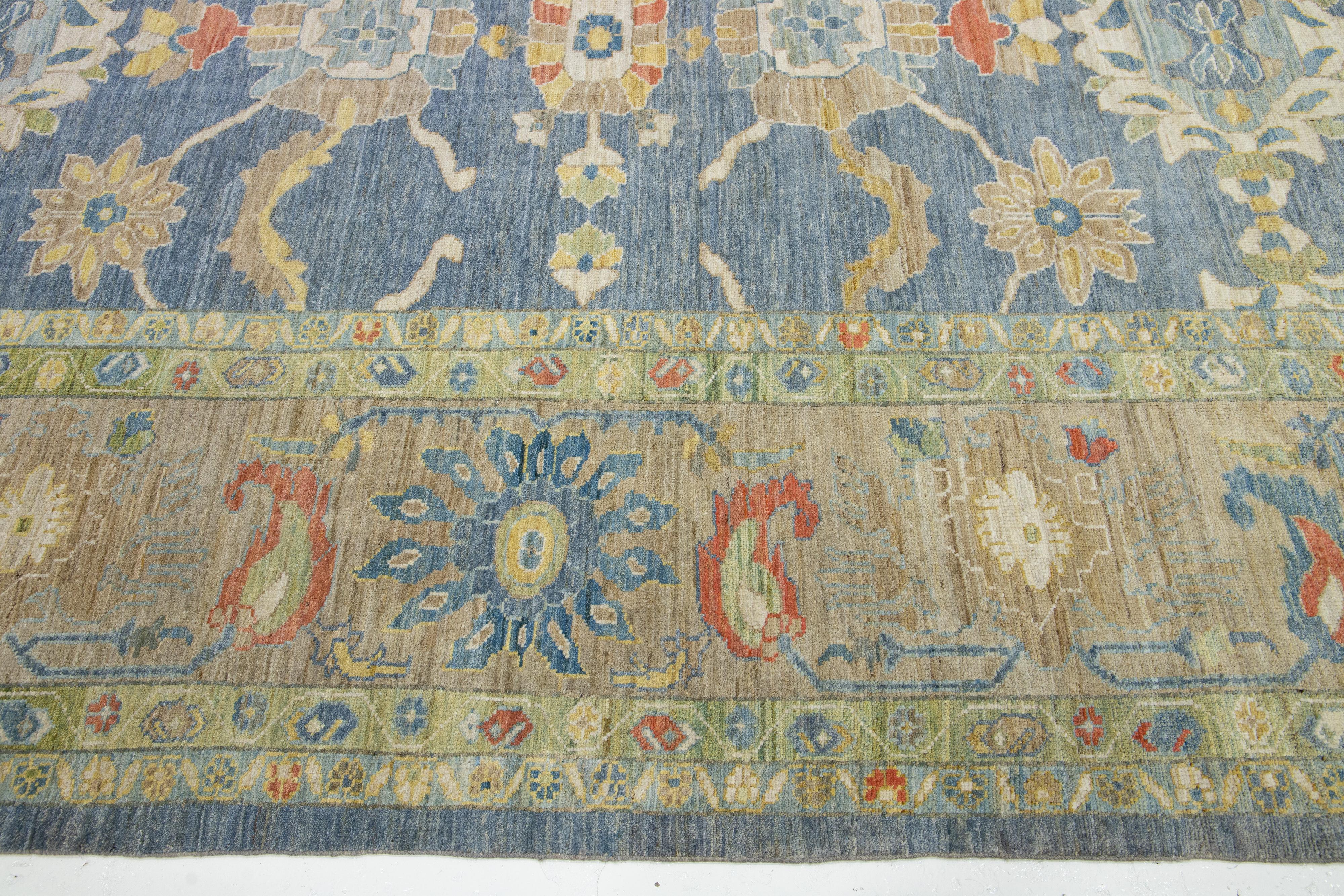 Moderner übergroßer marineblauer Sultanabad-Wollteppich mit Blumenmuster im Angebot 1