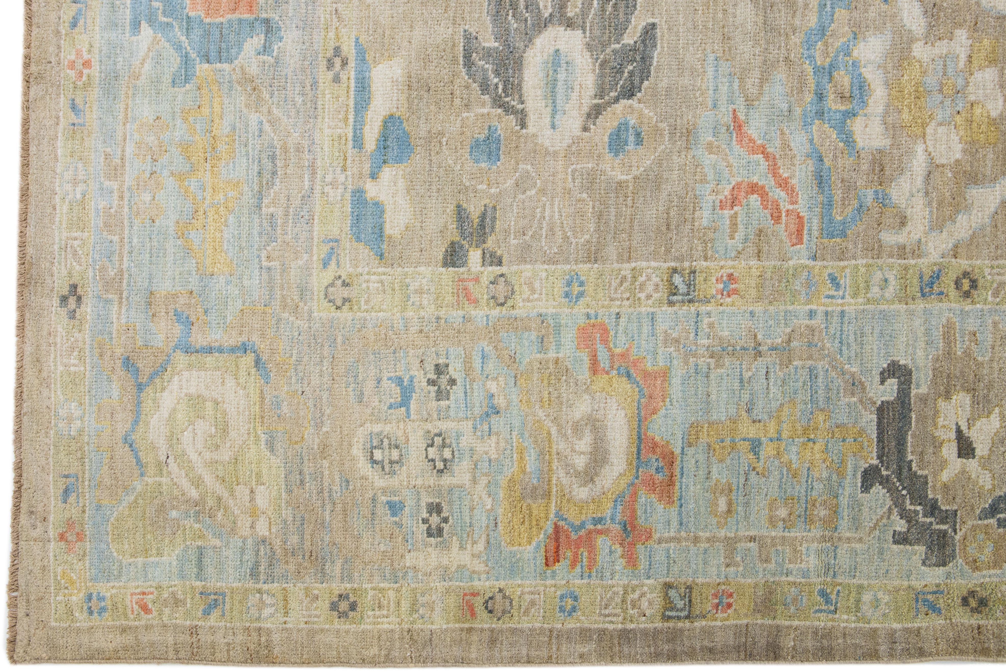Hand-Knotted Modern Floral Room Size Beige Sultanabad Wool Rug  For Sale