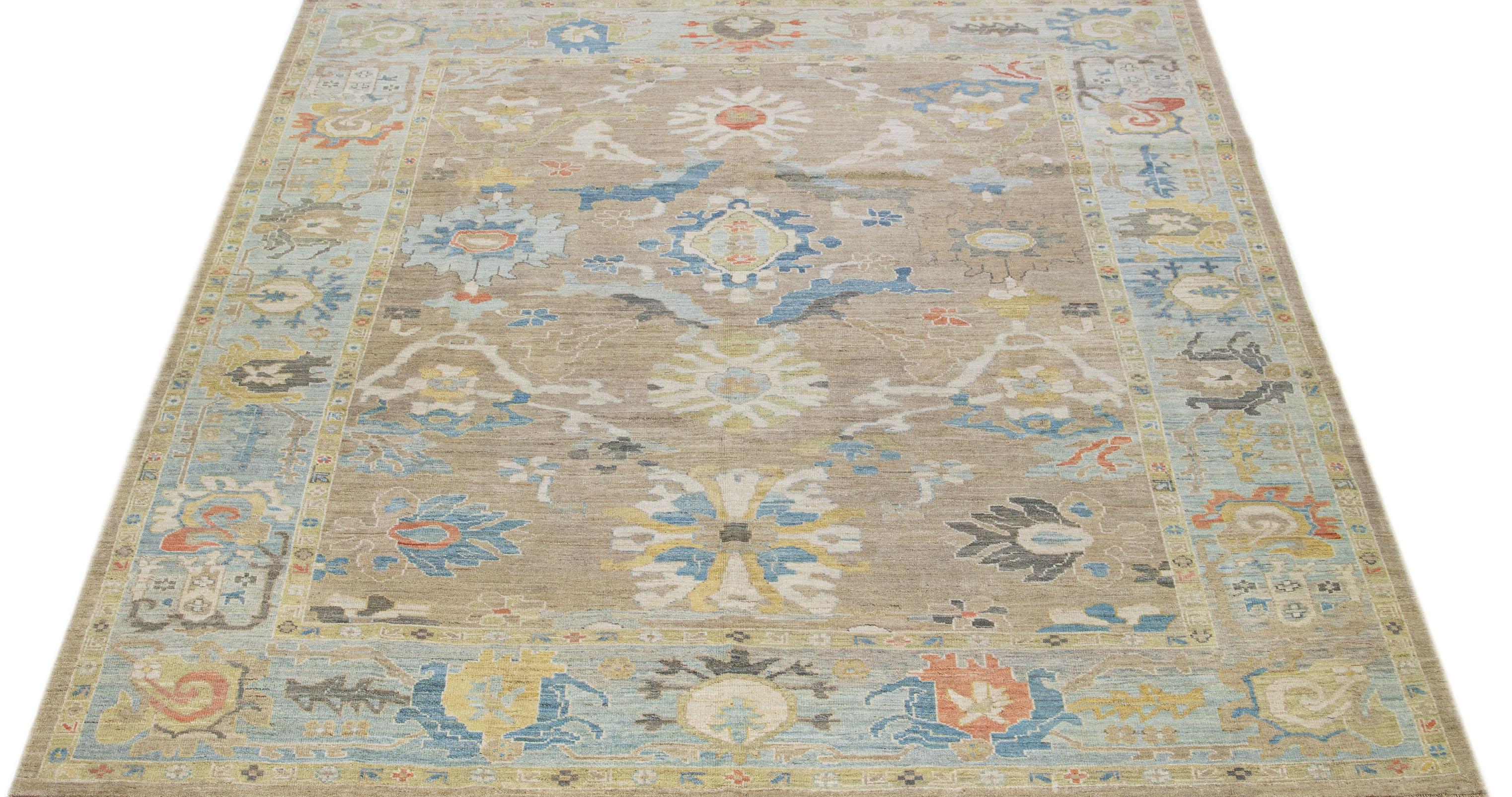 Modern Floral Room Size Beige Sultanabad Wool Rug  In New Condition For Sale In Norwalk, CT