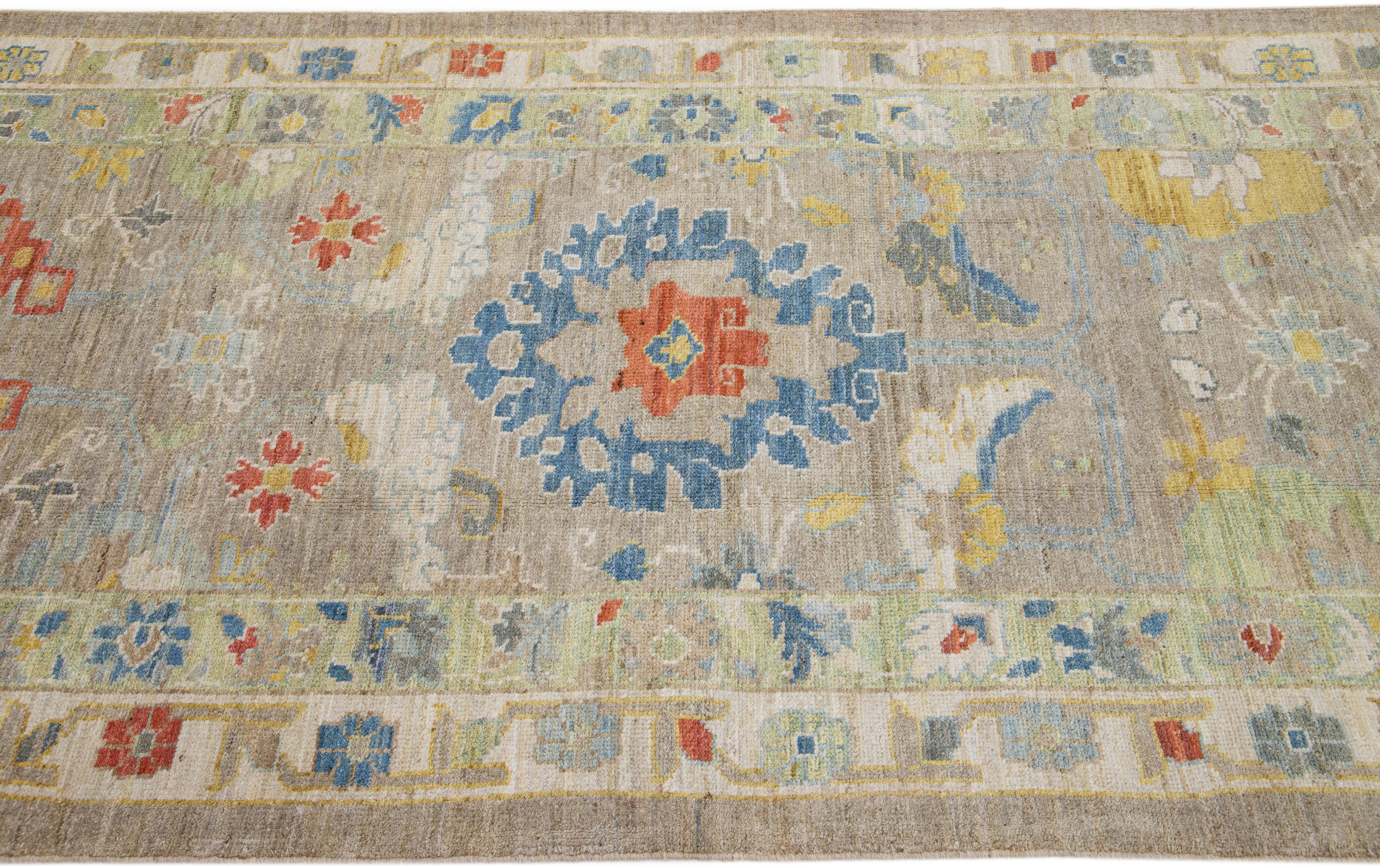 Modern Floral Sultanabad Beige Wool Runner In New Condition For Sale In Norwalk, CT