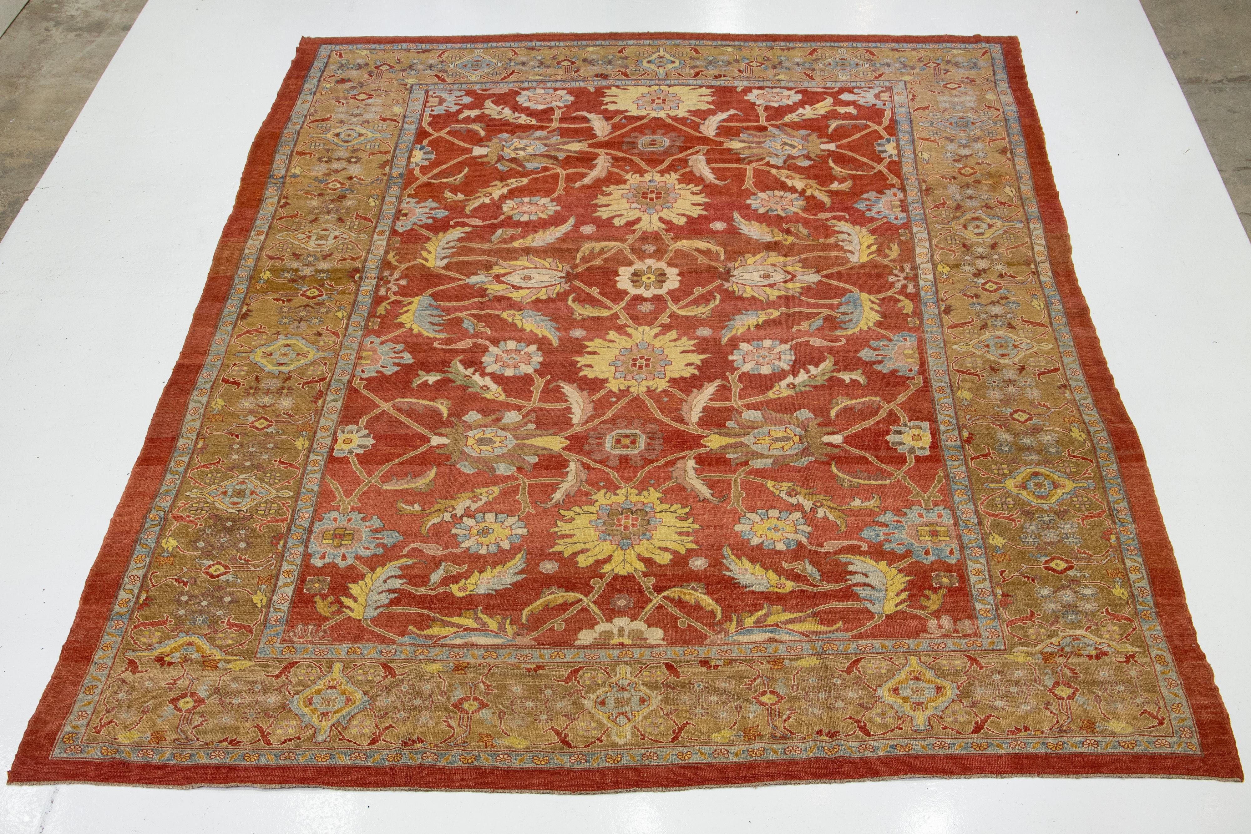 Schöner moderner Sultanabad-Teppich aus handgeknüpfter Wolle mit rostrotem Farbfeld. Dieser Teppich hat einen braunen Rahmen mit gelben, blauen und rosafarbenen Akzenten in einem wunderschönen floralen Allover-Muster.

Dieser Teppich misst: 12'2