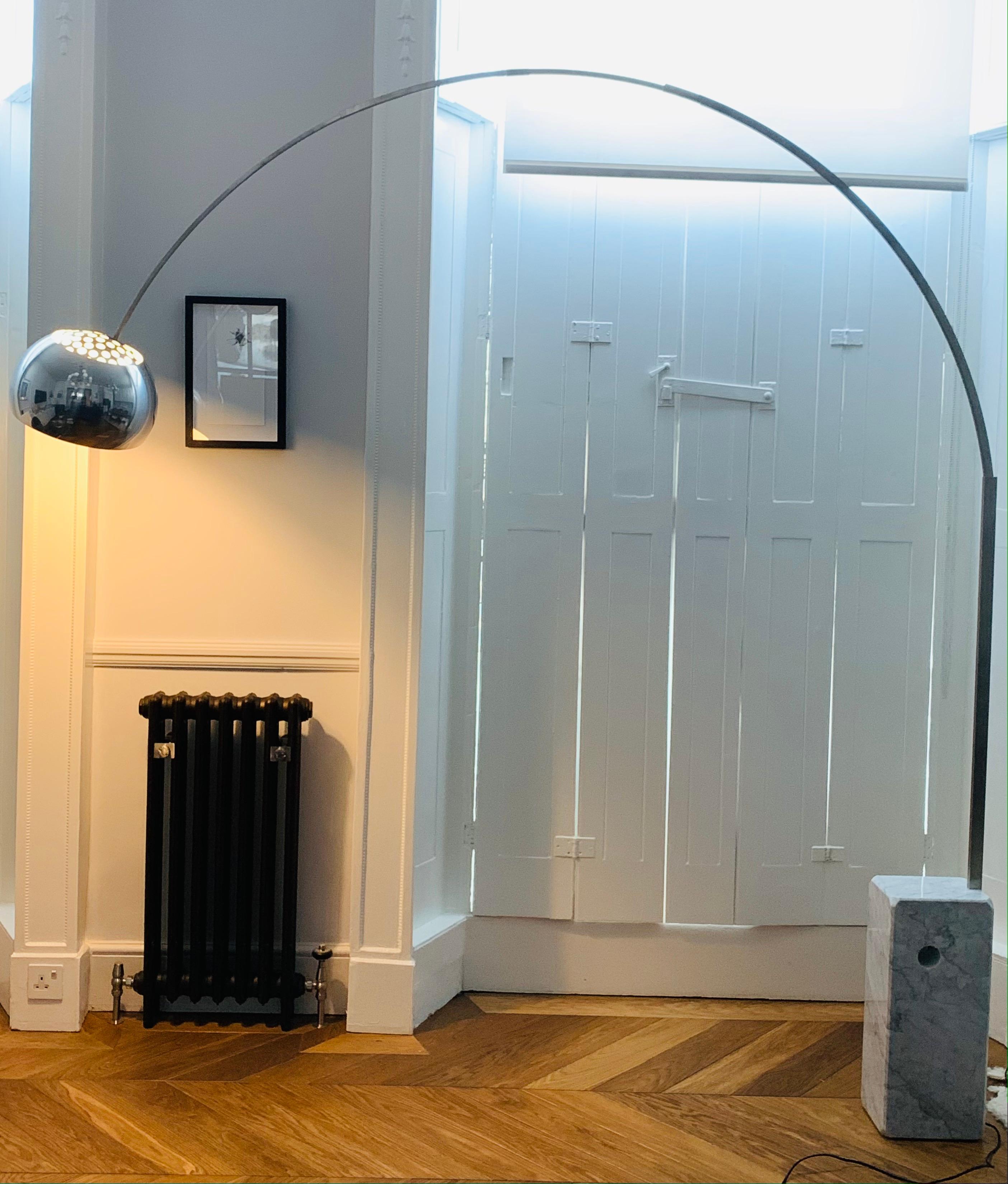 Lampadaire moderne FLOS Castiglioni « Arco » en acier inoxydable et marbre Carrera 12