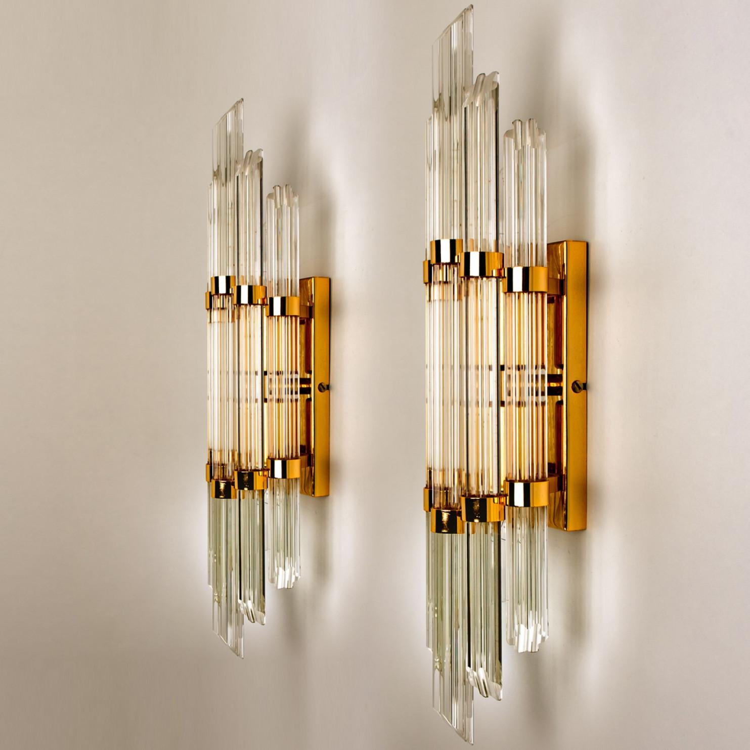 Wonderful high-end wall sconces in the style of Sciolari. With flower shaped glass and brass details giving each piece an elegant appearance which refracts the light, filling a room with a soft, warm glow.

The wall sconce has a brass back
