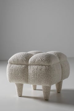 Pouf ottomano moderno Foia, Boucle beige, fatto a mano in Portogallo da Greenapple