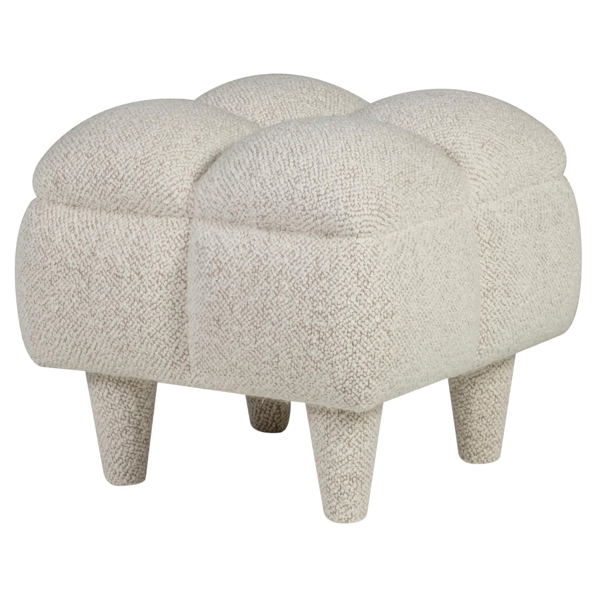 Pouf ottomano moderno Foia, Boucle beige, fatto a mano in Portogallo da Greenapple