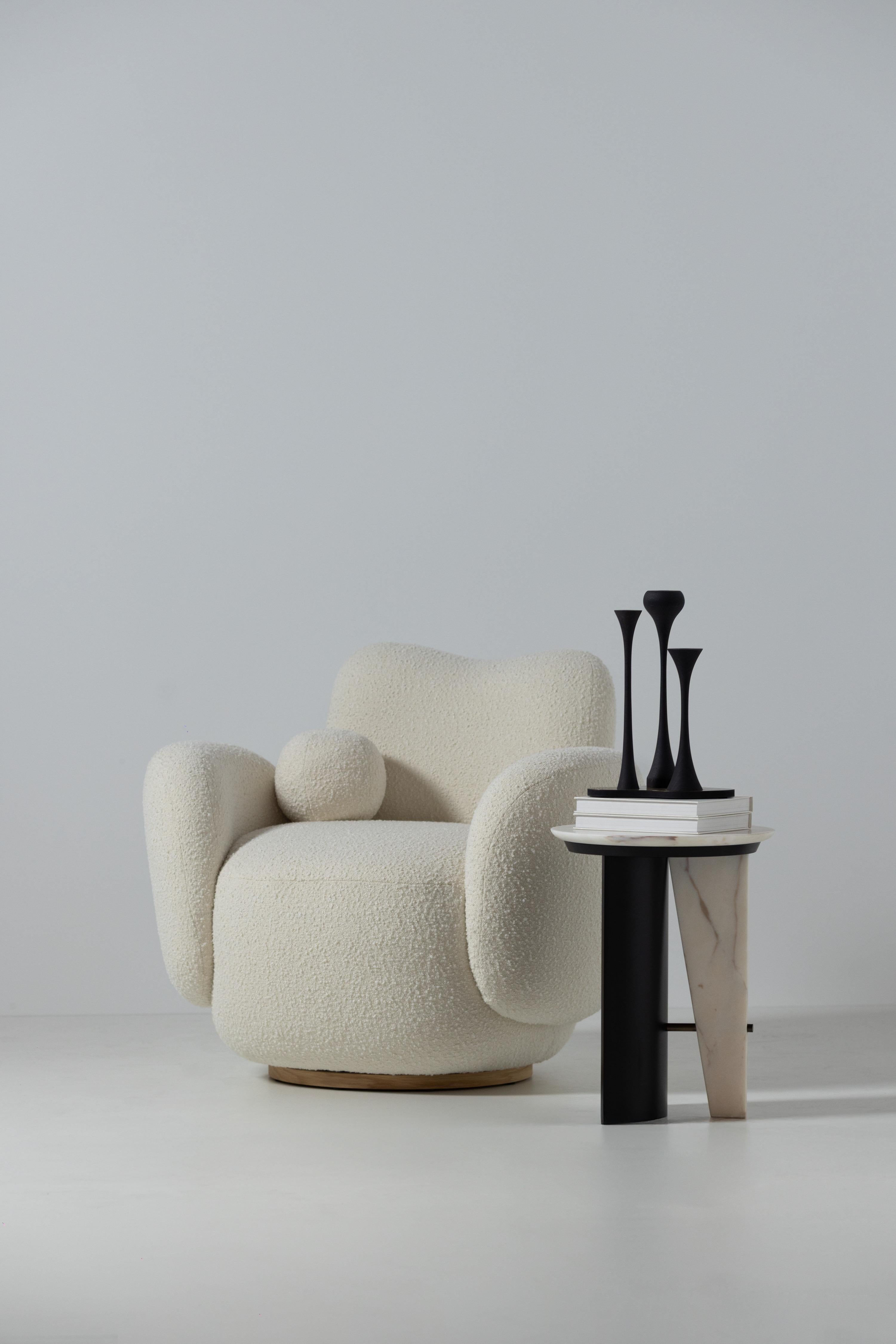 Table d'appoint moderne Foice en laiton et marbre Calacatta, fabriquée à la main au Portugal par Greenapple en vente 3