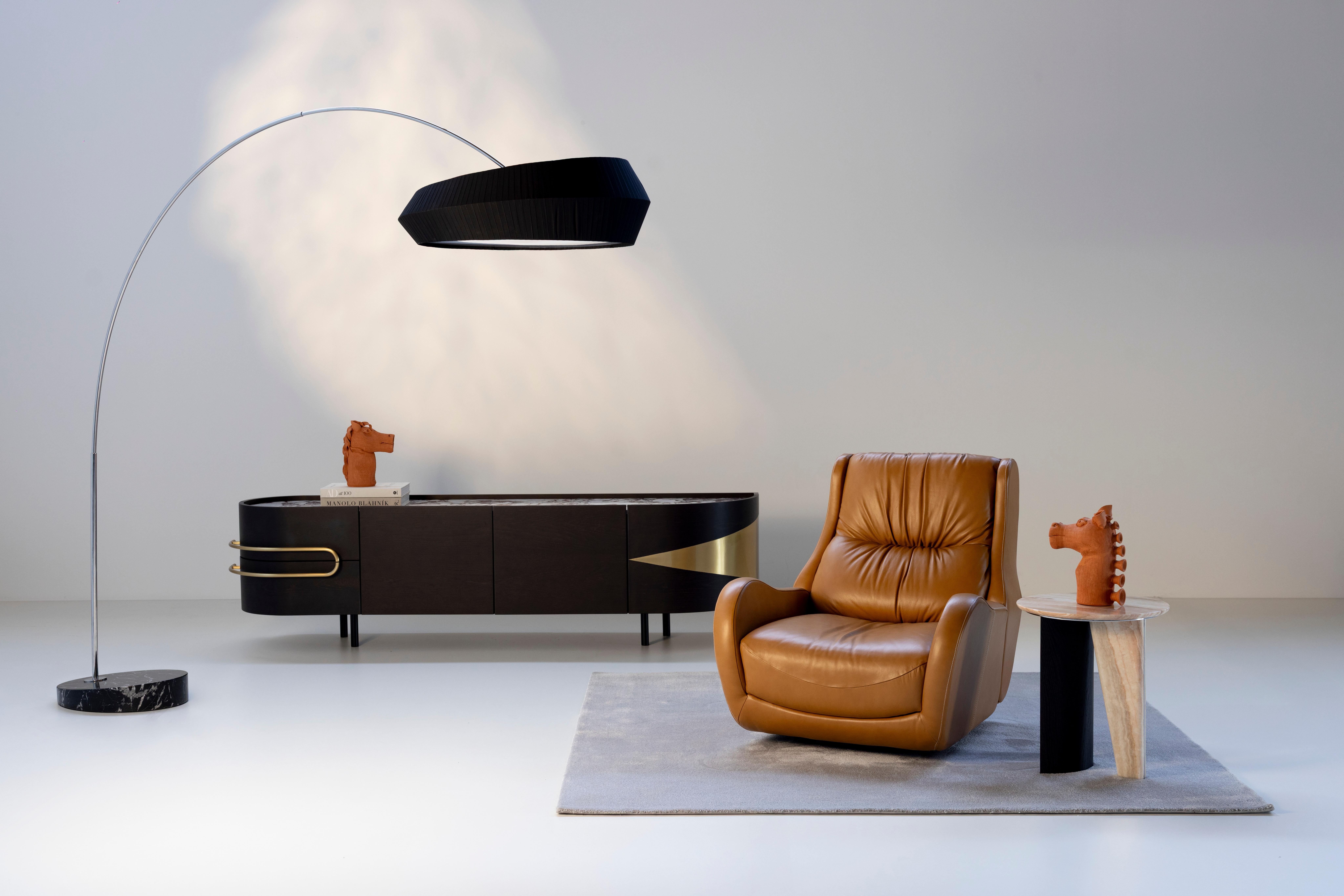 XXIe siècle et contemporain Table d'appoint moderne Foice, pierre d'onyx, fabriquée à la main au Portugal par Greenapple en vente