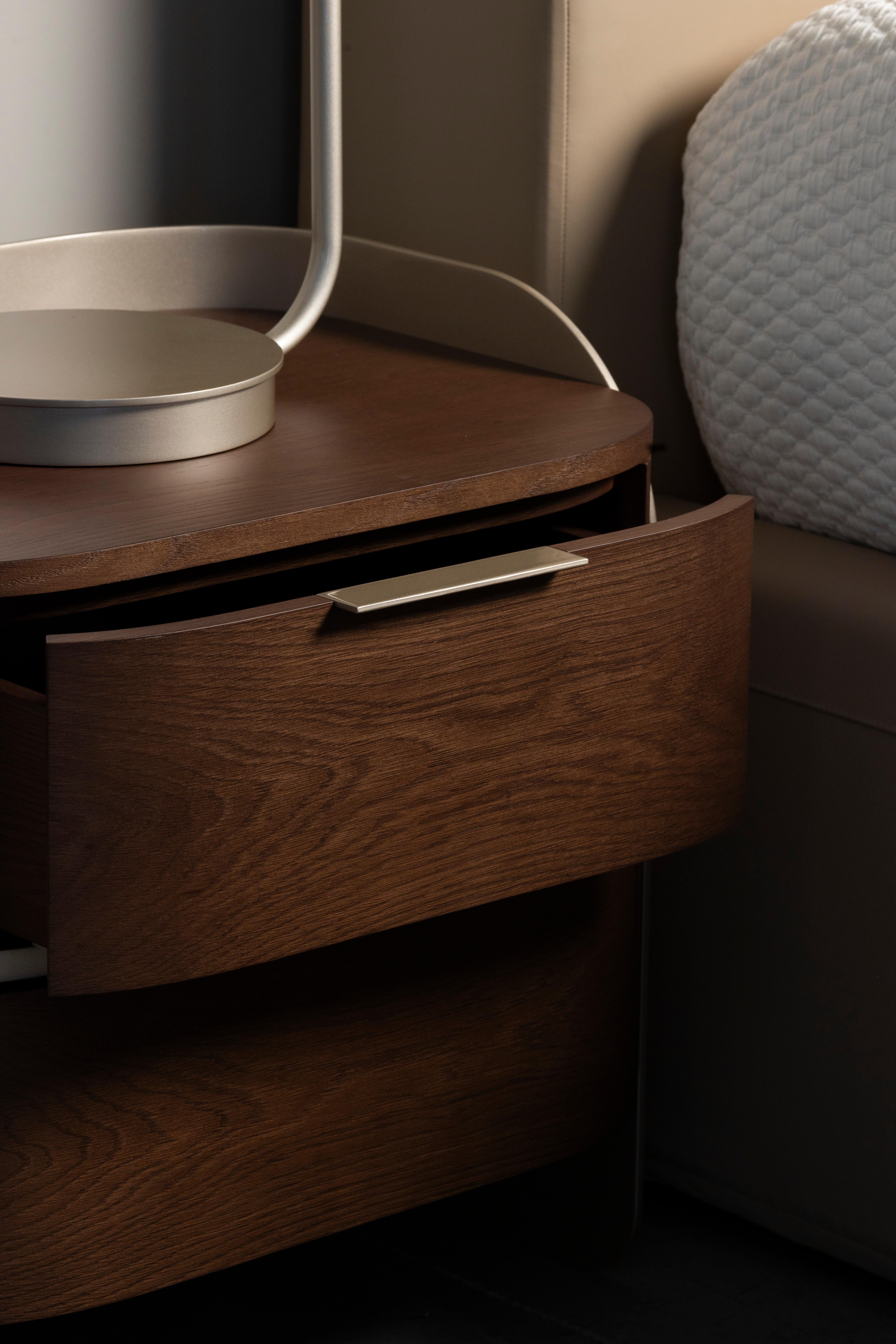 Onyx Table de chevet moderne Foldes Set/2, Champagne Laqué, Oak, Handmade by Greenapple en vente