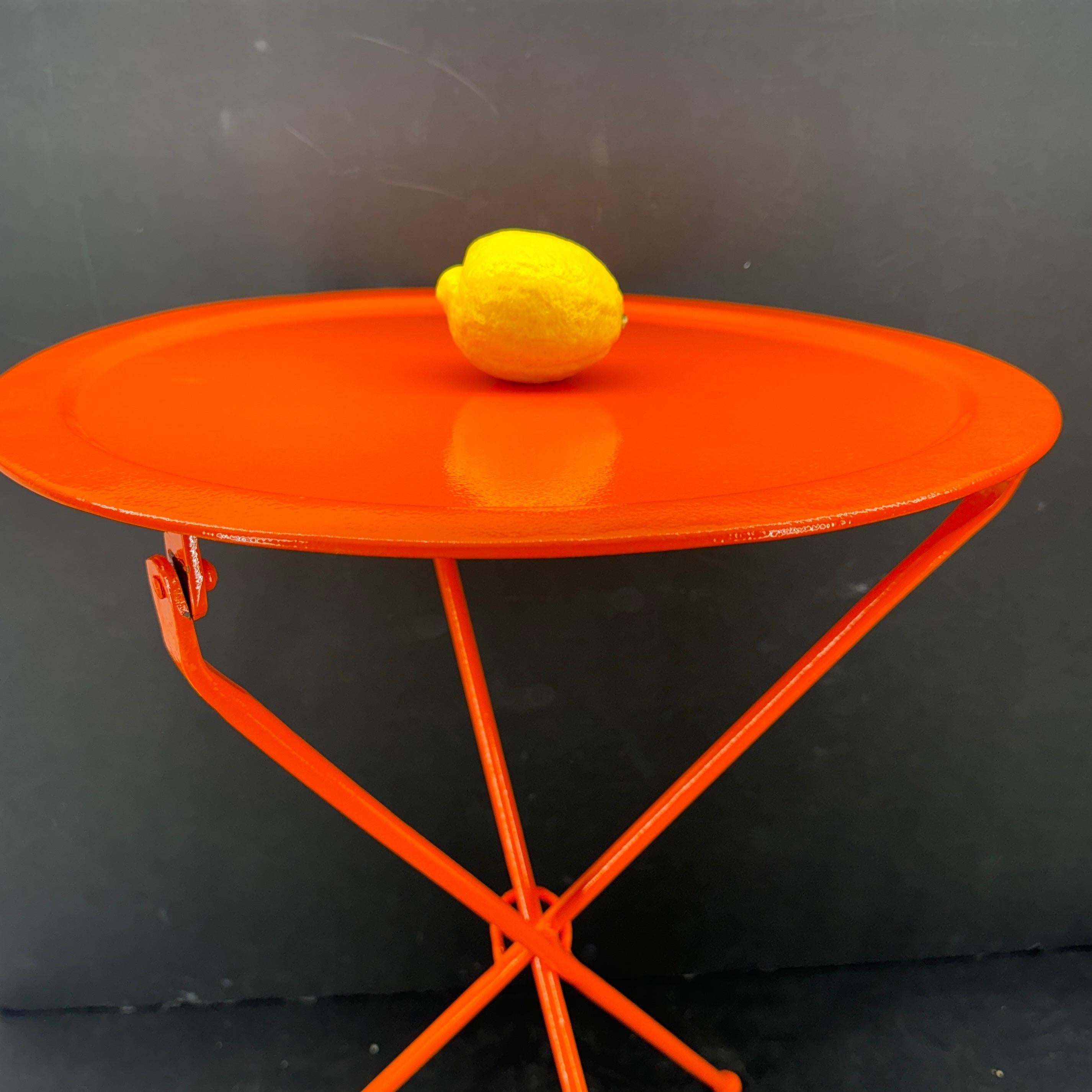 Modern Foldable Metal Hermes-Orange Round Cafe Table For Sale 4