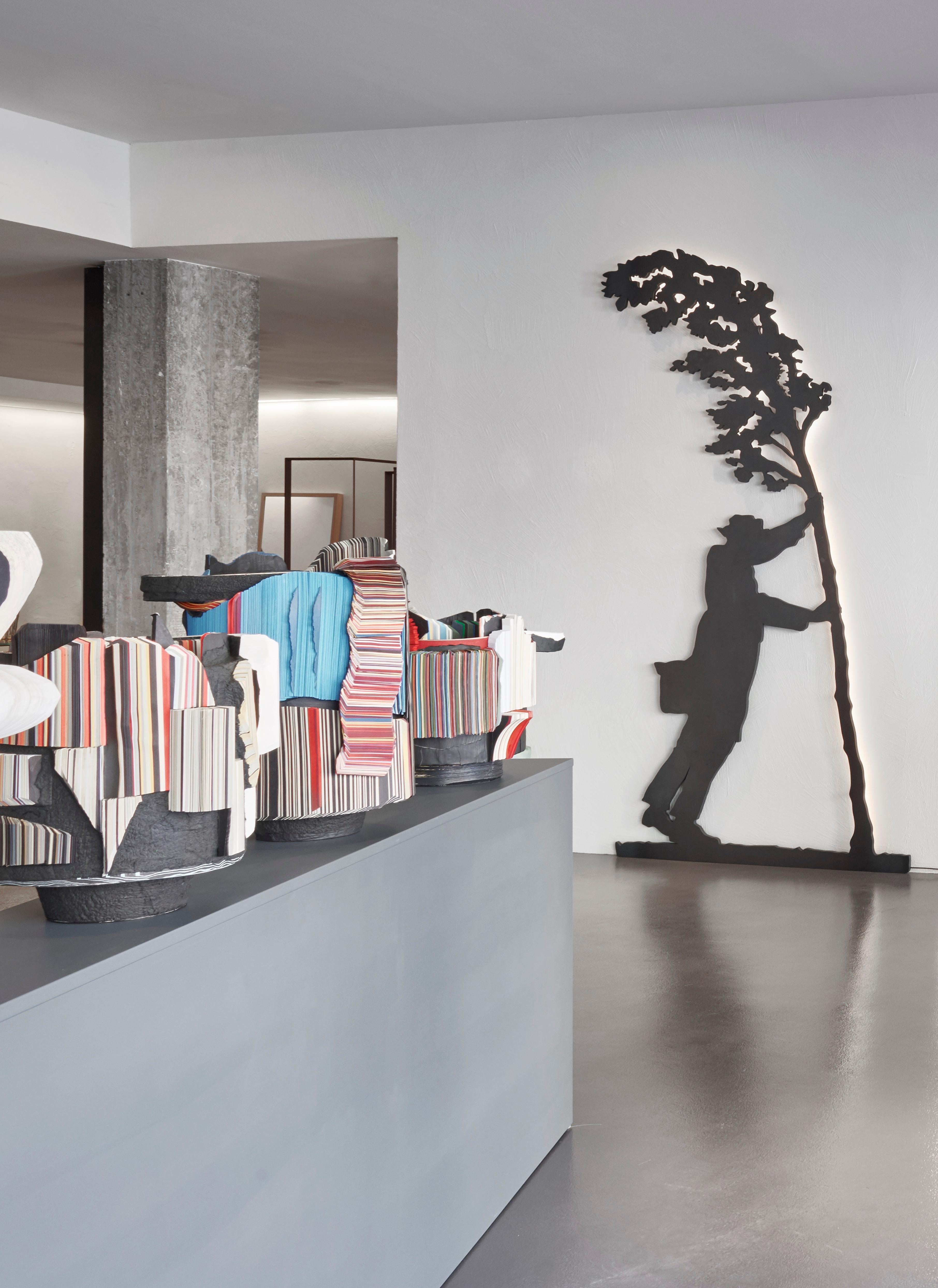 Moderne Wandleuchte Dilmos Edizioni aus schwarzem Eisen, LED-Skulptur, limitierte Auflage im Angebot 3