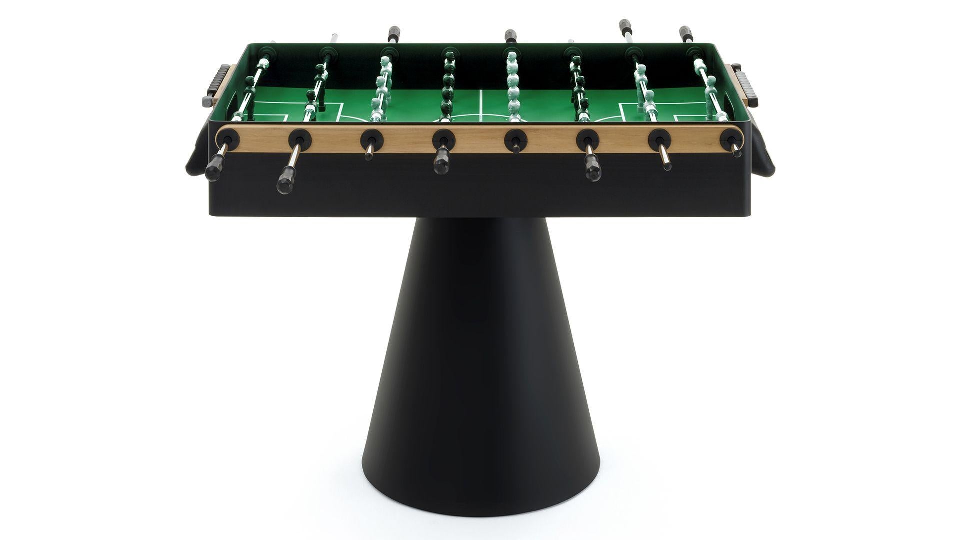 This professional football table is unique of its kind: it gives up the usual concept of 4 leg table, adopting a truncated cone base instead. This is a great innovation, that is able to give stability and elegance to the product. The materials are