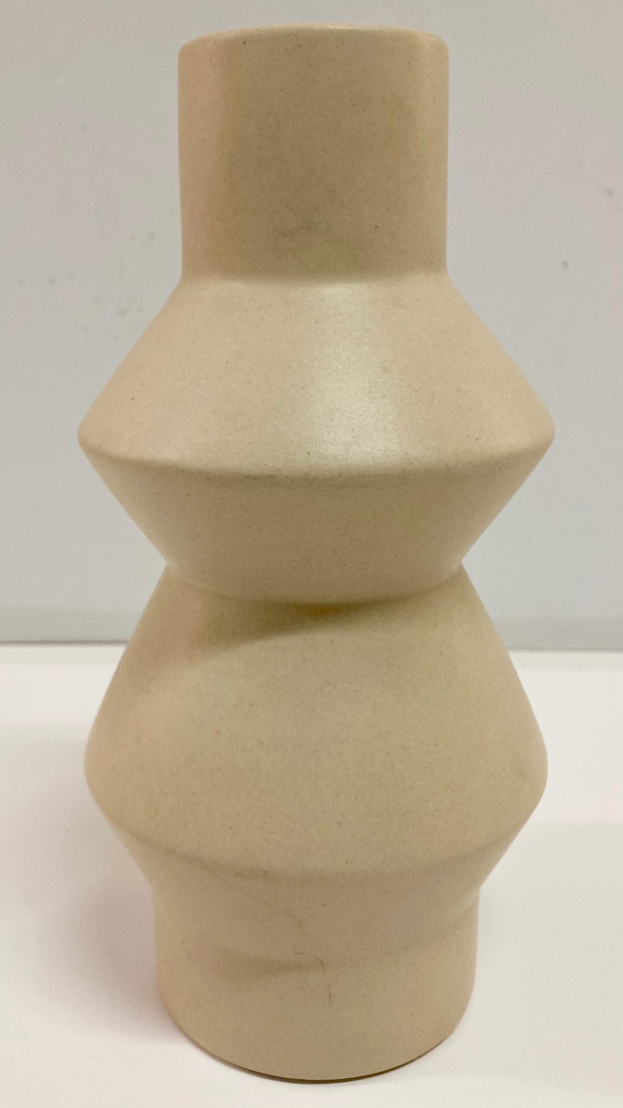 Moderno Vaso Modern Form A smaltato opaco Nature in vendita