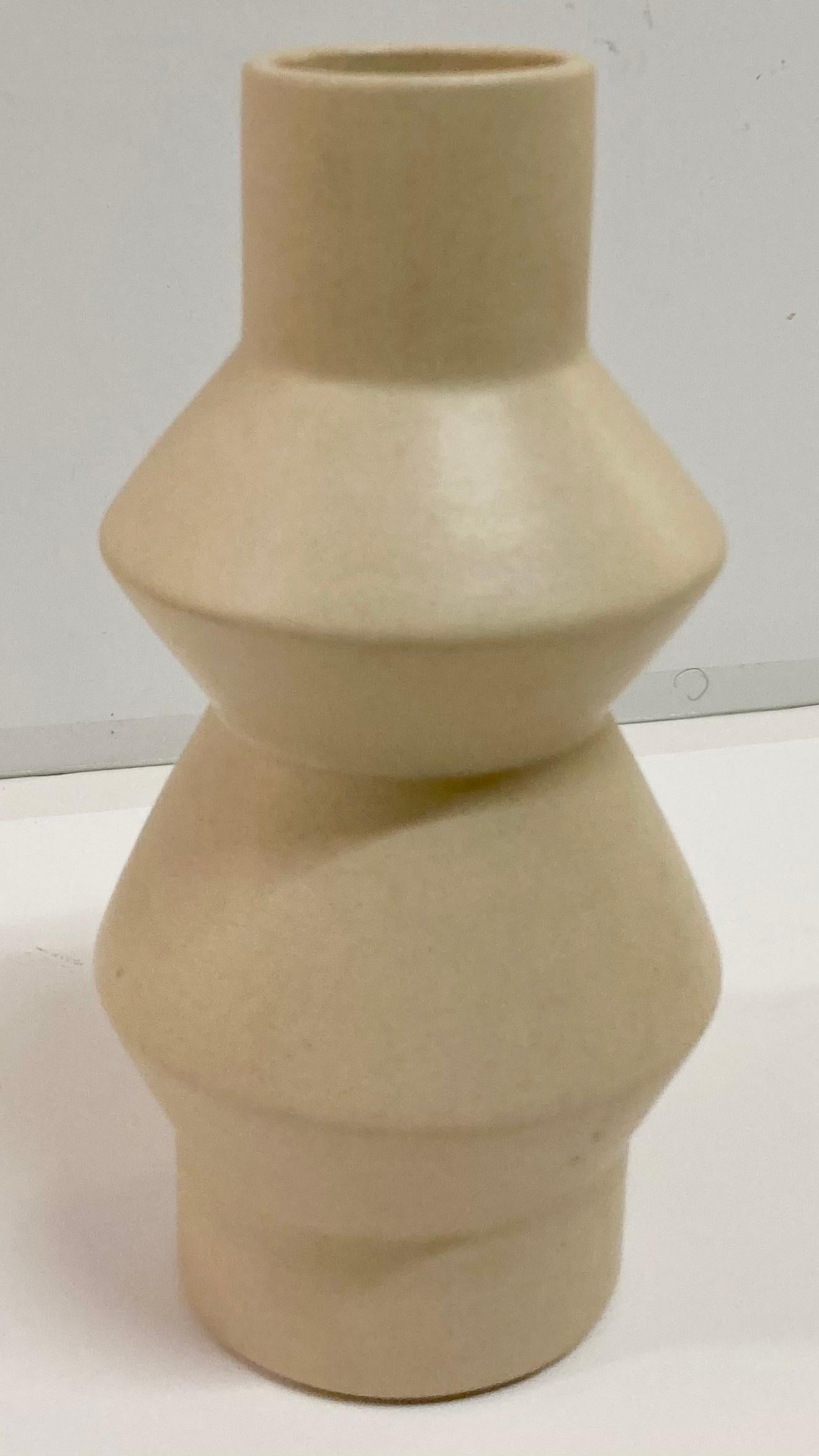 Vaso Modern Form A smaltato opaco Nature In condizioni buone in vendita a Los Angeles, CA