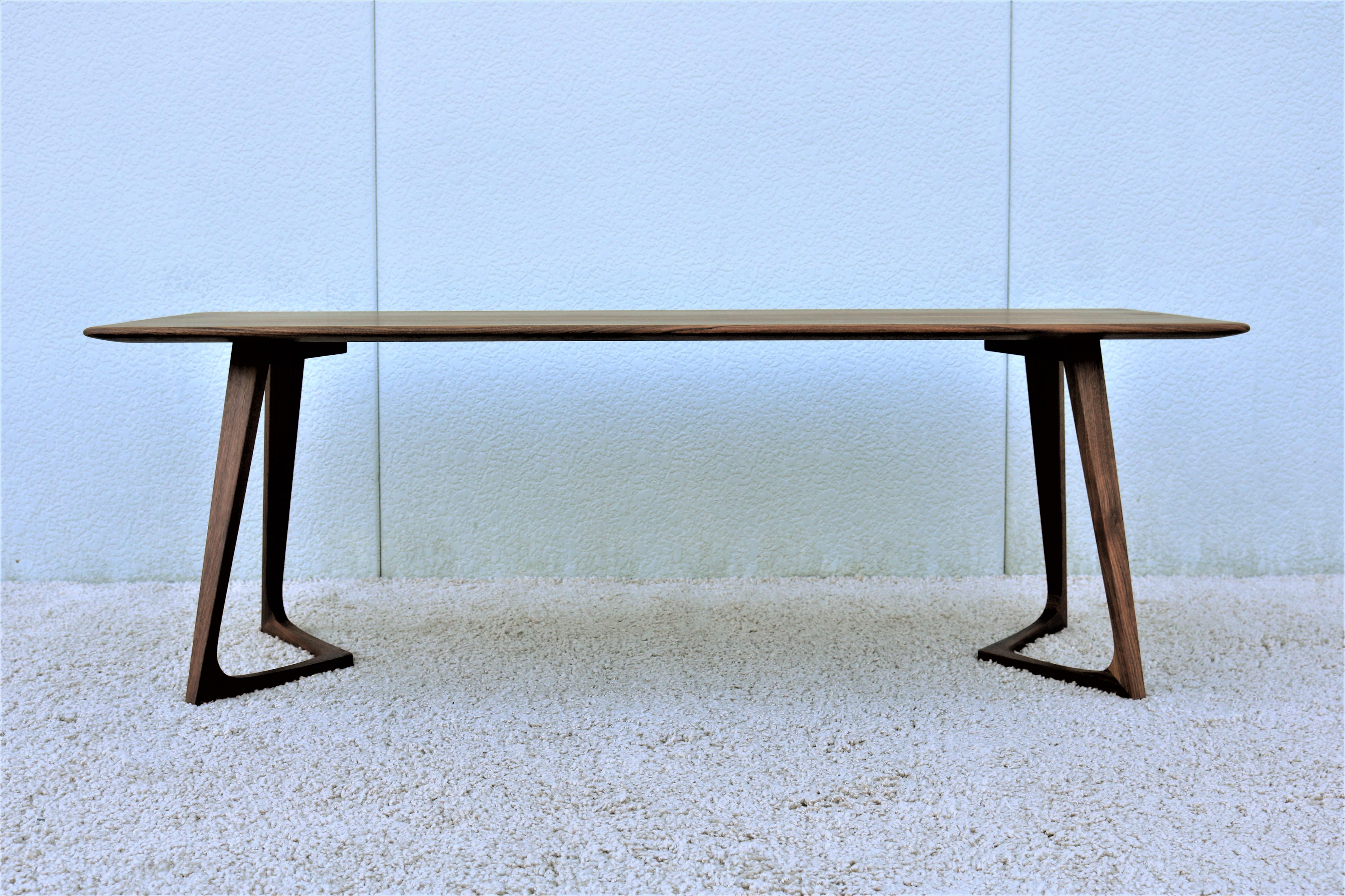 Scandinavian Modern Modern Formstelle for Zeitraum American Walnut Rectangular Twist Coffee Table For Sale