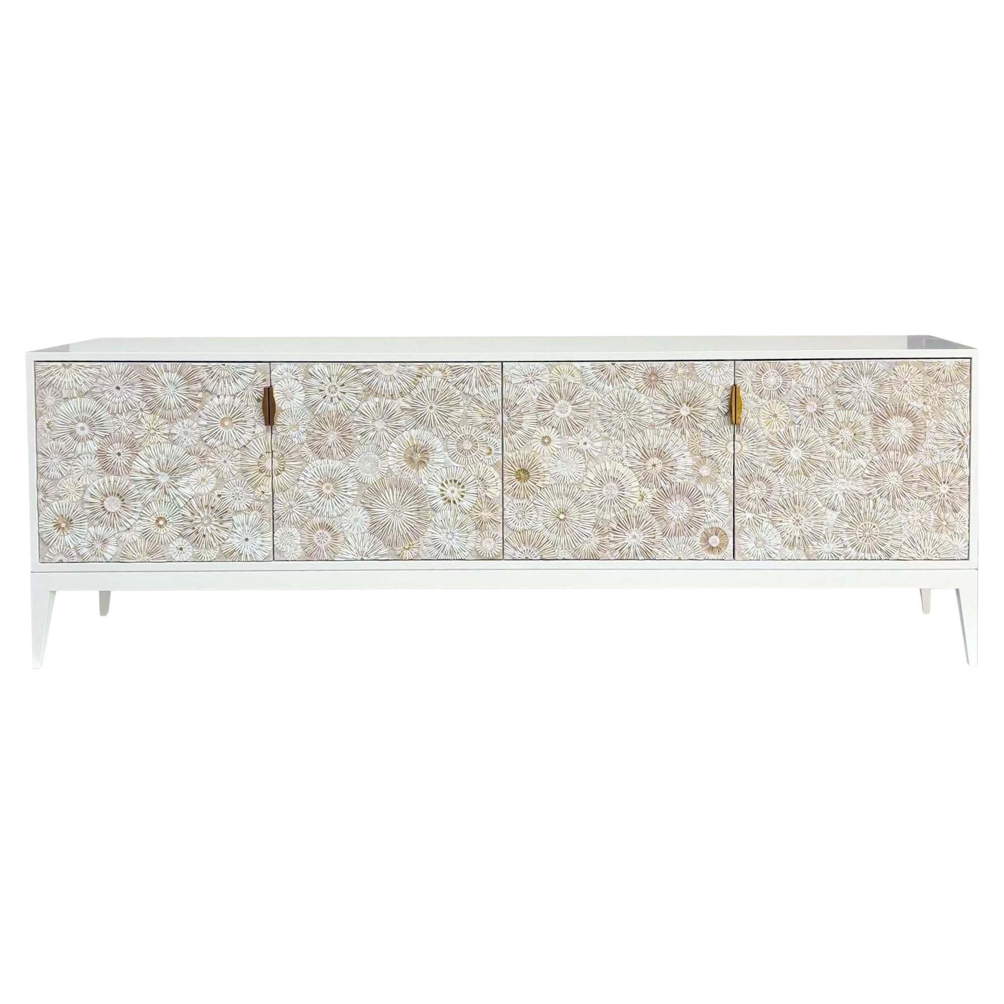 Buffet moderne à quatre portes « Ivory Blossom » par Ercole Home