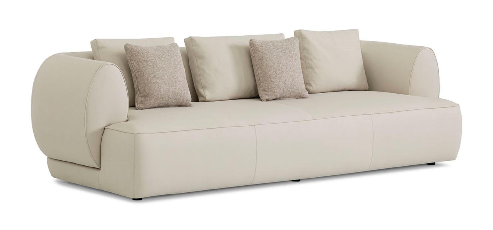 Comfortable and welcoming, the Botero is a modular monocoque sofa with soft lines and a comfortable seat. The cover, completely removable and washable, can be in fabric or leather. The different modules, including chaise lounge, corner module,