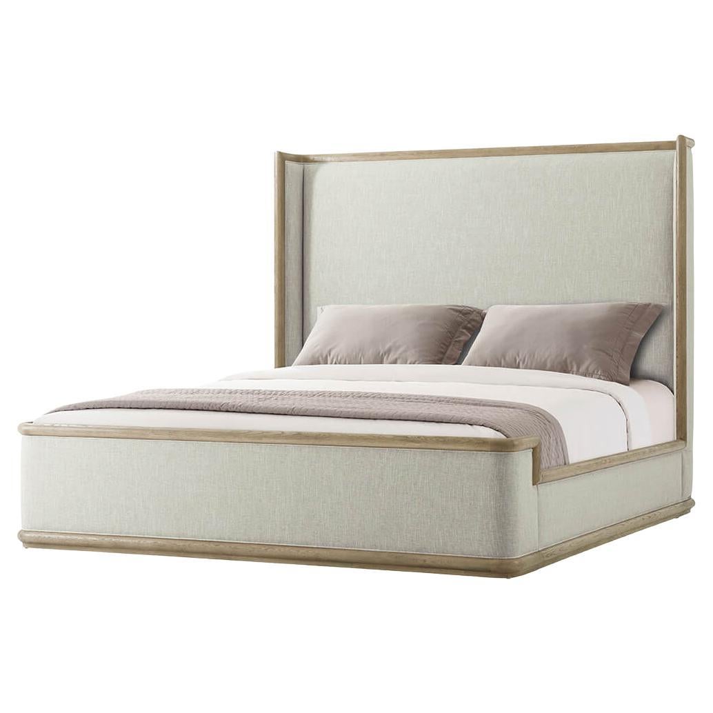 Modernes gerahmtes und gepolstertes Bett – California King – helle Eiche im Angebot