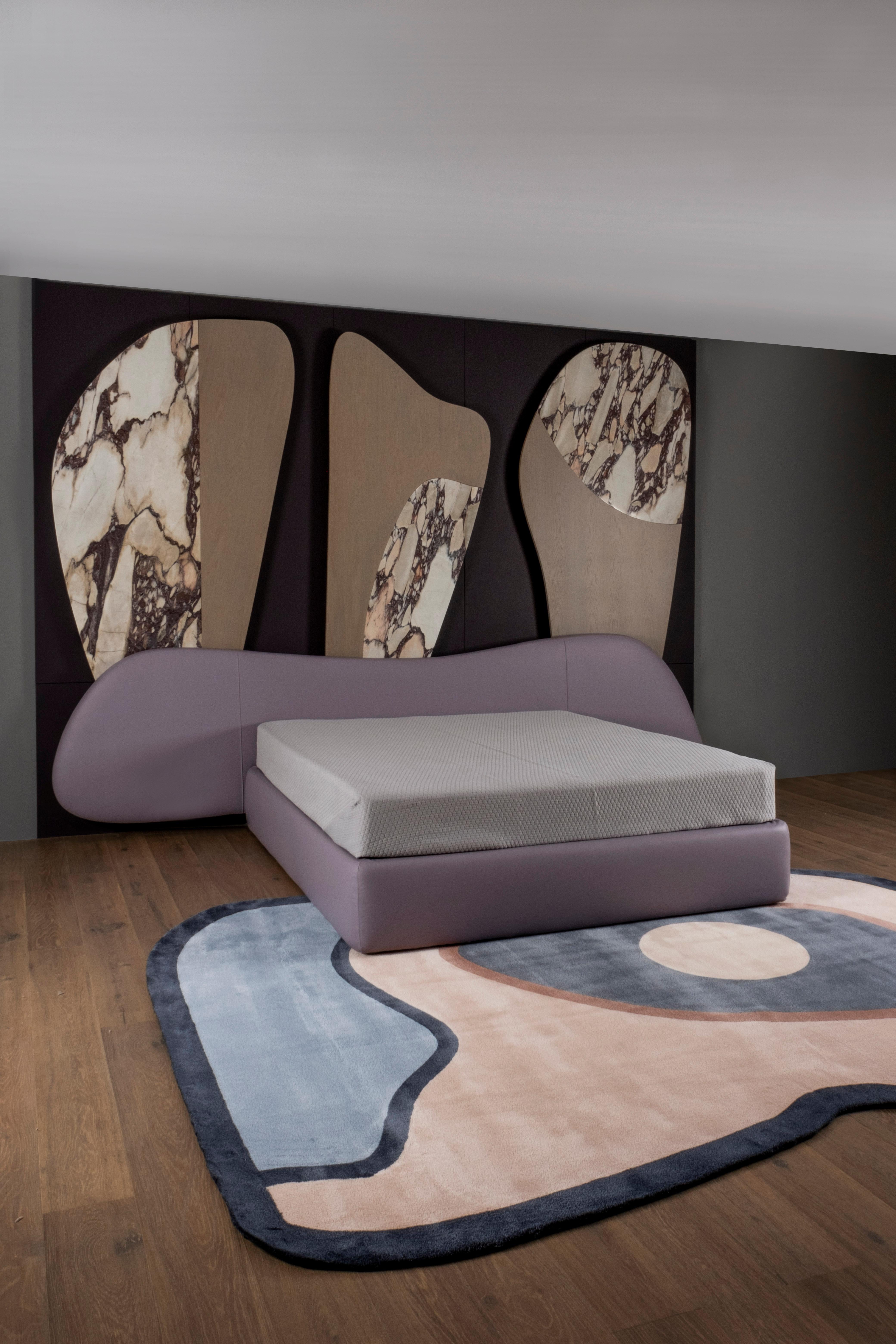 Pelle Letto moderno a mano libera US King Size, melanzana mohair fatto a mano Portogallo Greenapple in vendita