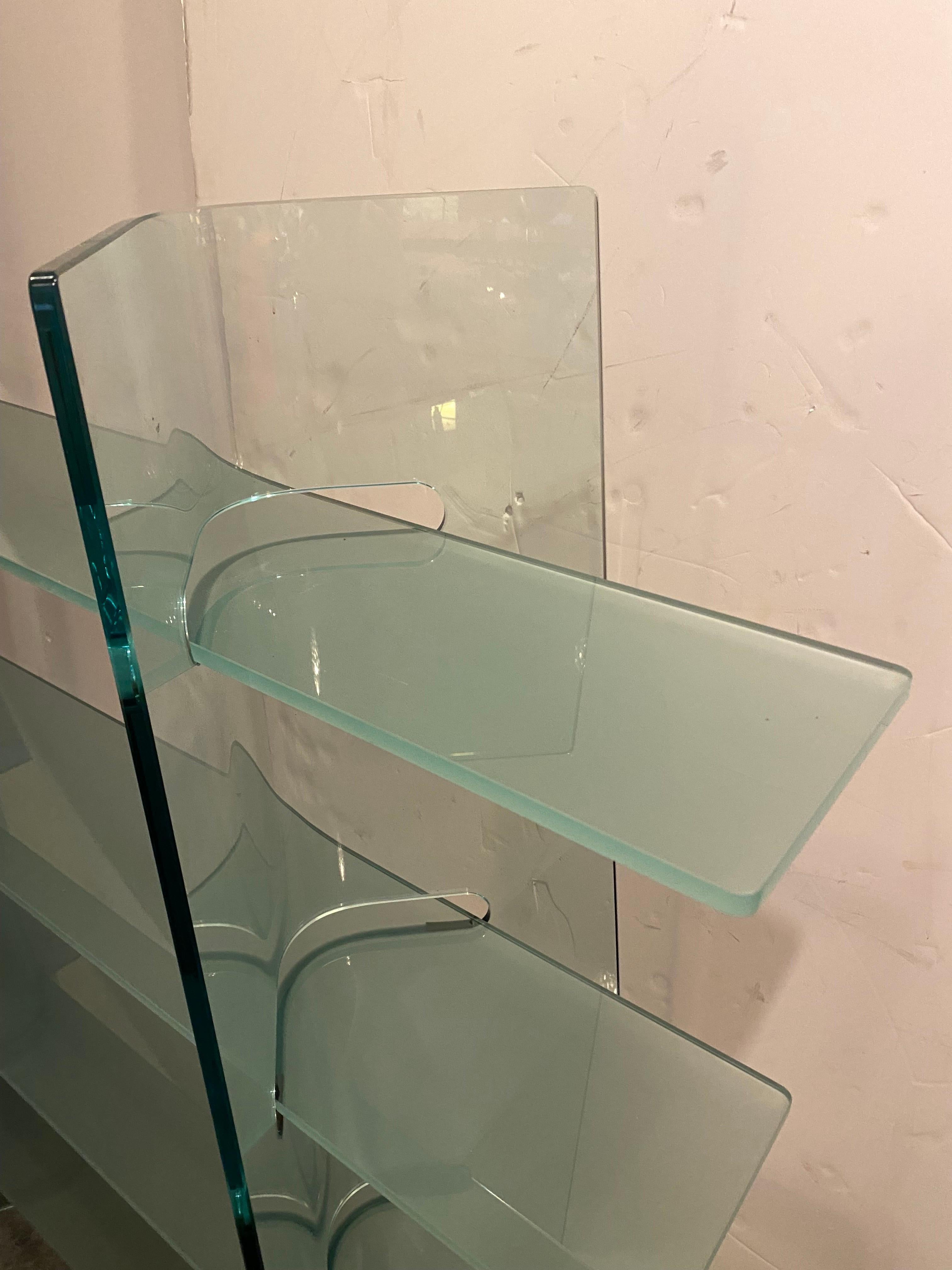 italien The Moderns Free-Standing Glass Shelf (étagère en verre) en vente